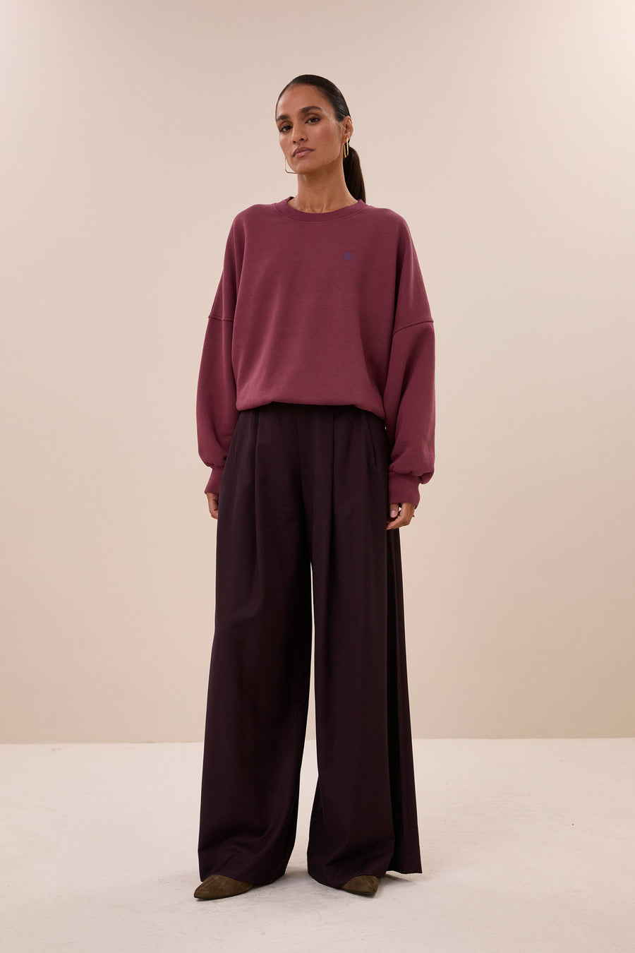 malyn-logo-sweater-burgundy-crush-comfortabele draagervaring-casual fit-katoen kwaliteit-by-bar-vooraanzicht