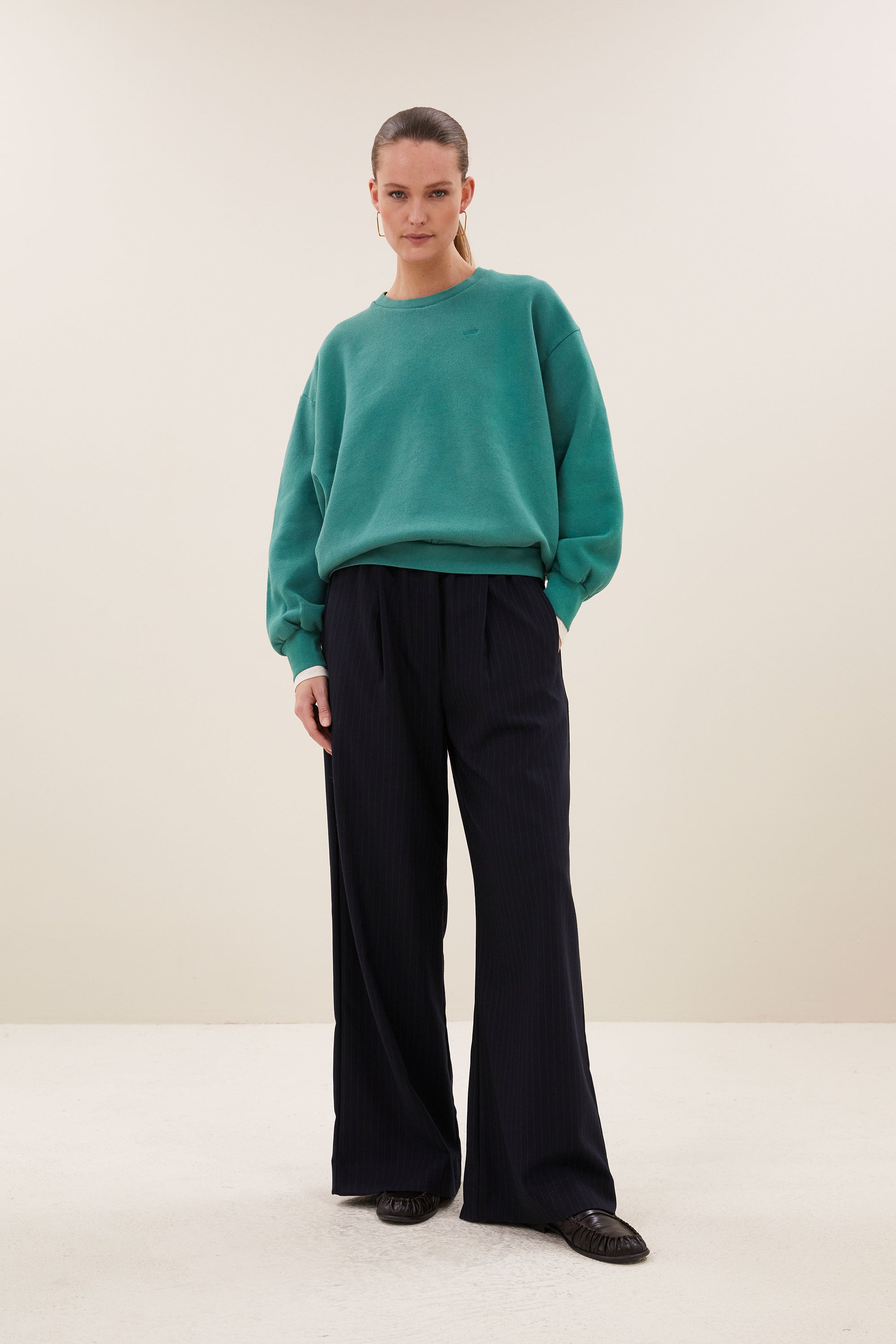 lili-lucky-sweater-frosty-green-comfortabele draagervaring-comfortabele pasvorm-losvallende pasvorm-by-bar-aanvullende-foto