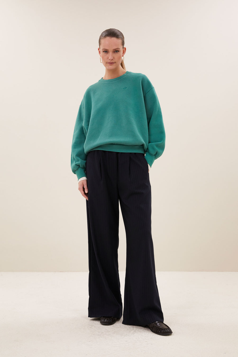 lili-lucky-sweater-frosty-green-comfortabele draagervaring-comfortabele pasvorm-losvallende pasvorm-by-bar-aanvullende-foto