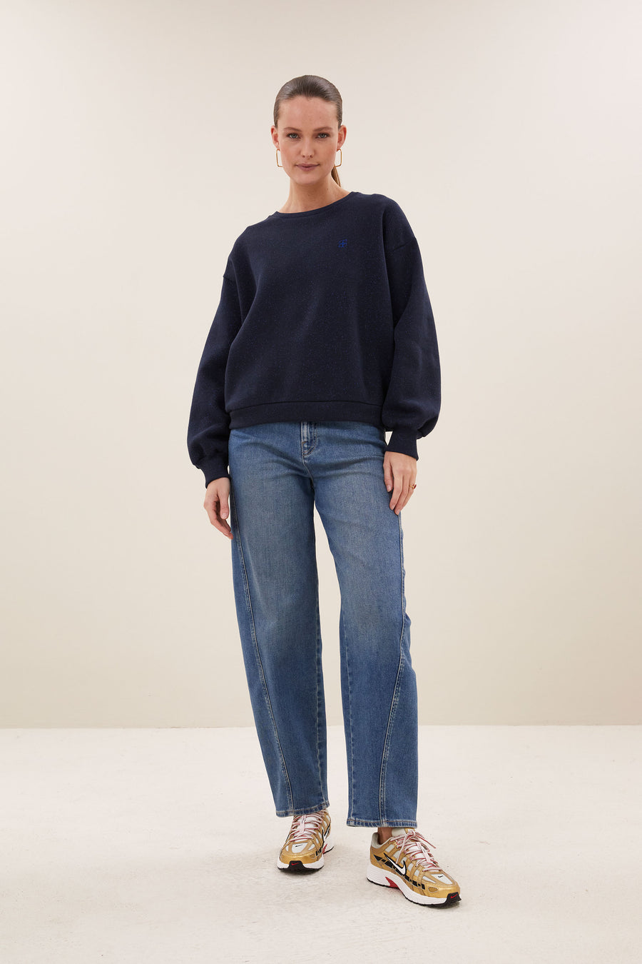 lili-sparkle-sweater-midnight-all-time classic-katoen kwaliteit-ronde halslijn-by-bar-sfeerbeeld