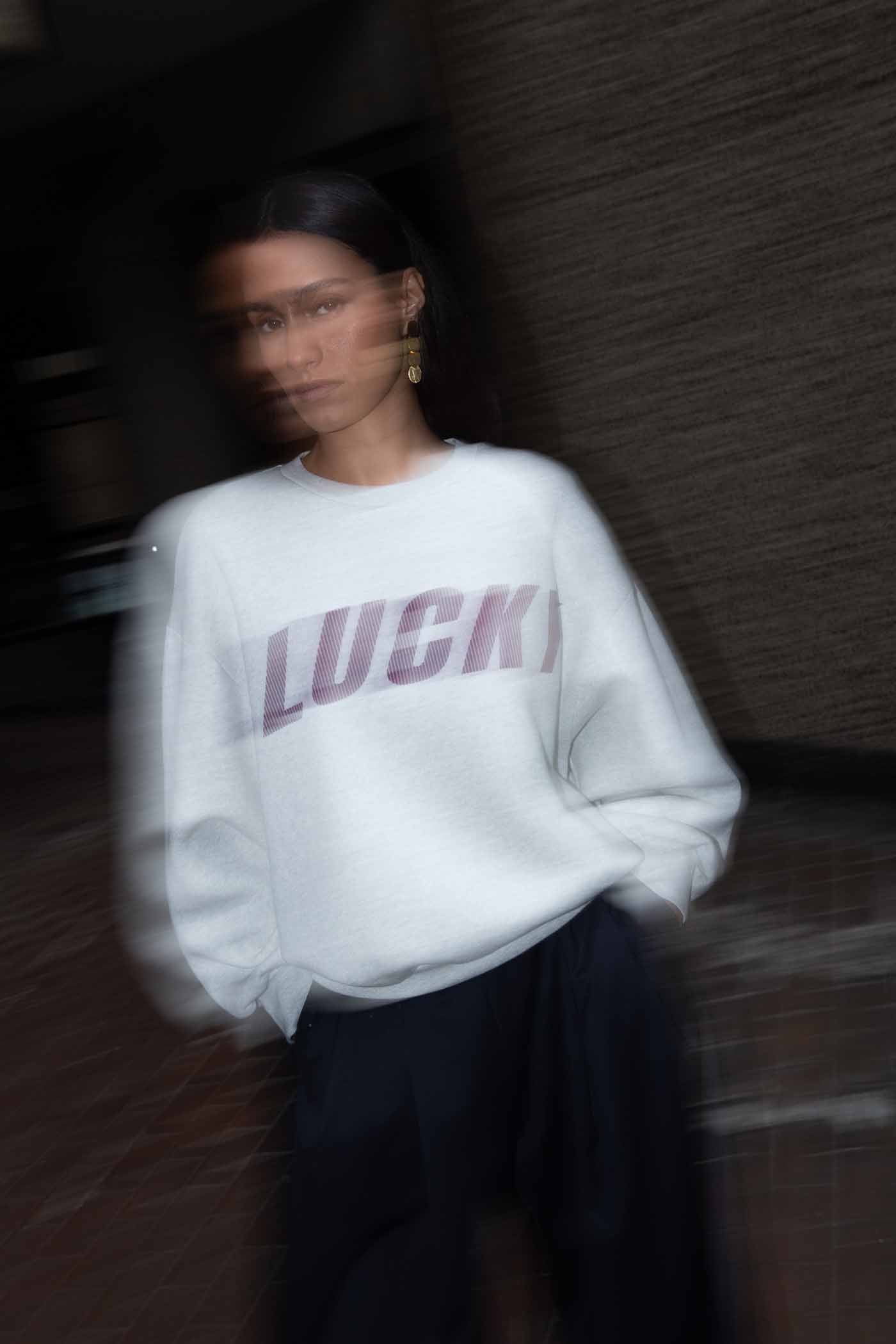 lili-speed-sweater-light-grey-melee-all-time classic-casual fit-normale pasvorm-by-bar-sfeerbeeld
