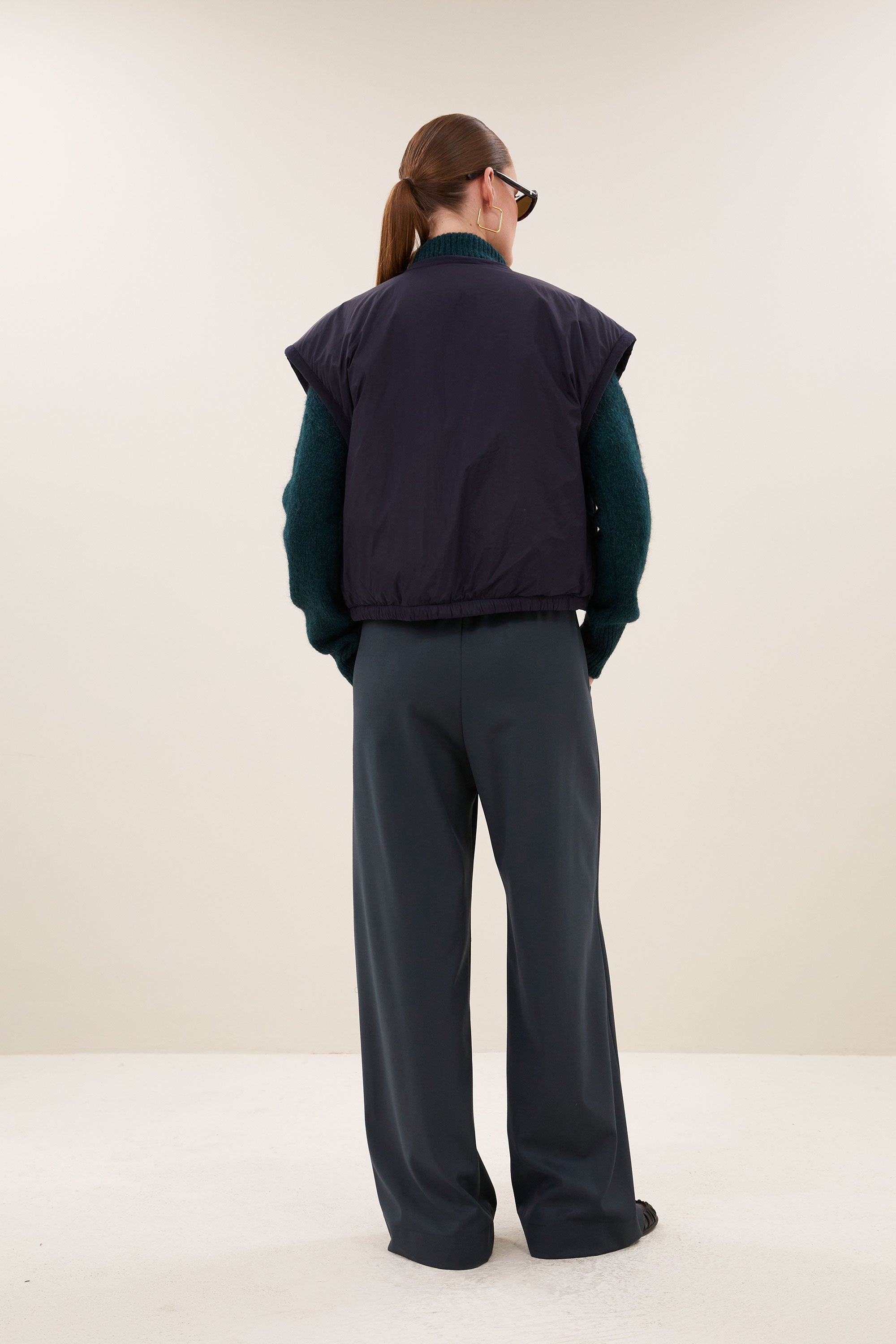 gio-sleeveless-jacket-midnight-fleece_pocket_lining-binnenvoering-draagbaar aan beide zijden-by-bar-achteraanzicht