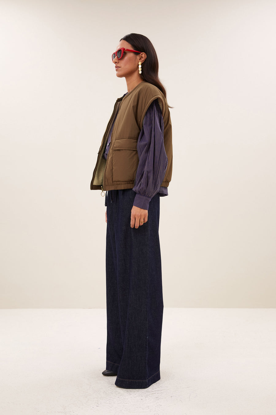 gio-sleeveless-jacket-hazel-fleece_pocket_lining-binnenvoering-draagbaar aan beide zijden-by-bar-zijaanzicht