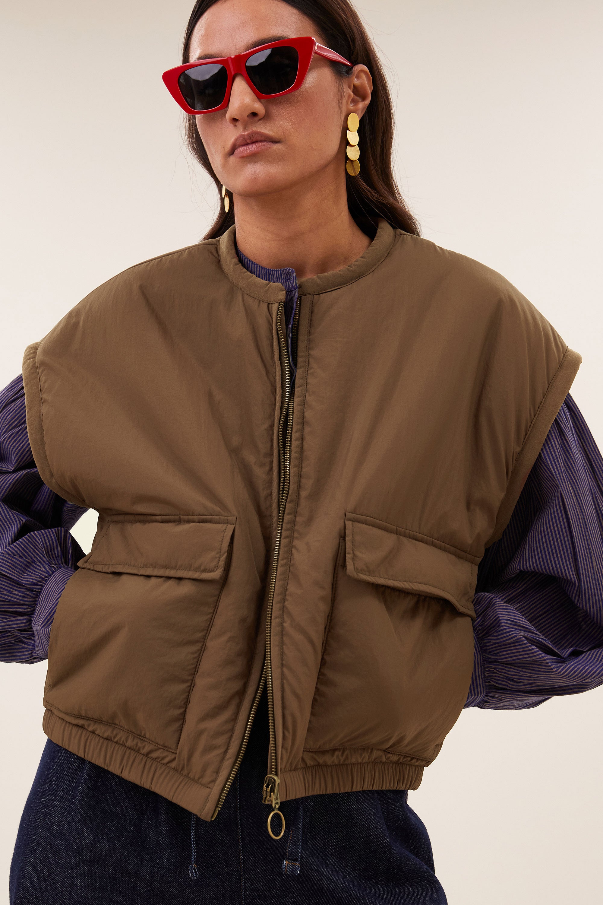 gio-sleeveless-jacket-hazel-fleece_pocket_lining-binnenvoering-draagbaar aan beide zijden-by-bar-achteraanzicht