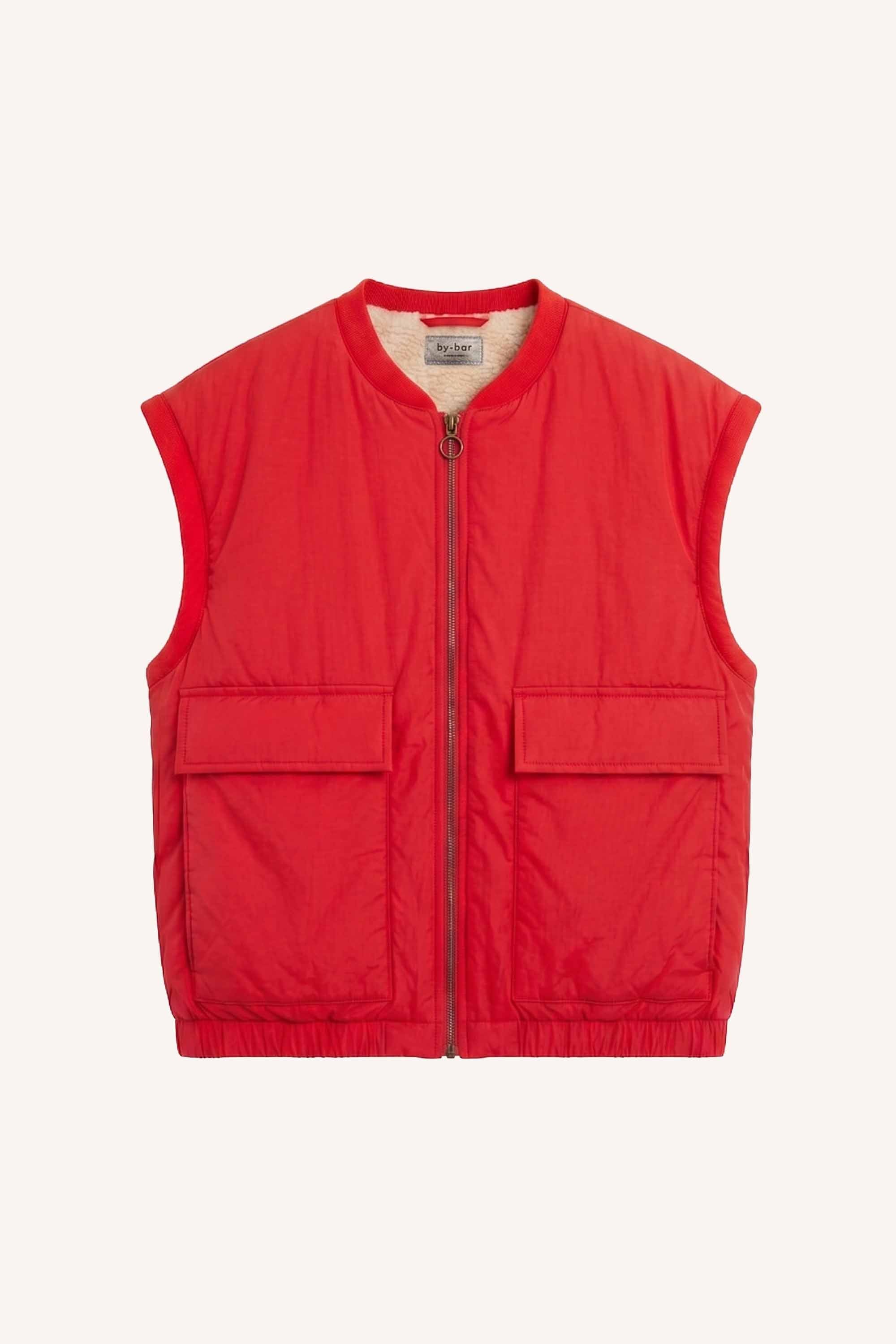 gio-sleeveless-jacket-poppy-red-fleece_pocket_lining-binnenvoering-draagbaar aan beide zijden-by-bar-productfoto