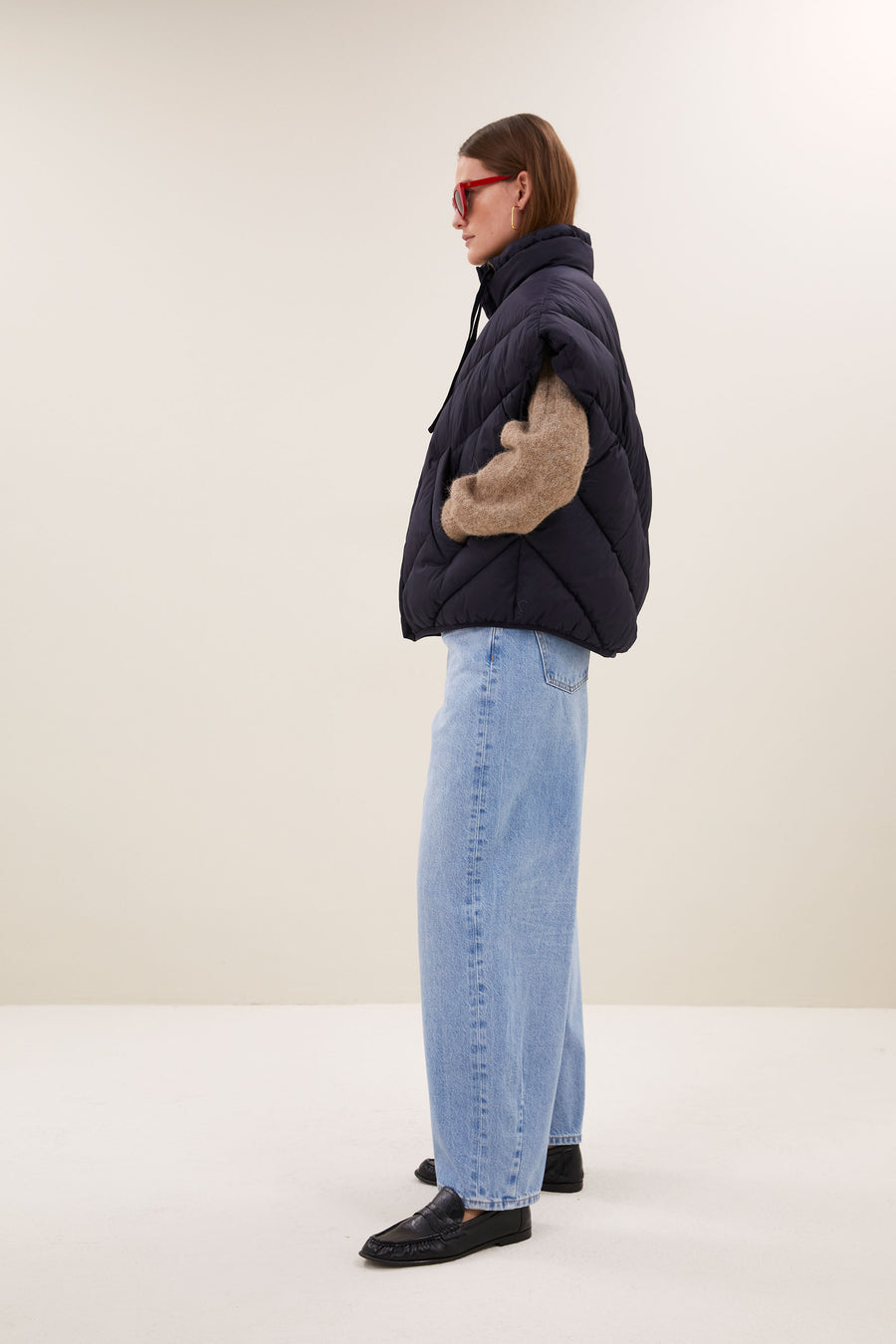 franky-sleeveless-jacket-midnight-fleece_pocket_lining-opstaande kraag-rits- en knoopsluiting-by-bar-aanvullende-foto
