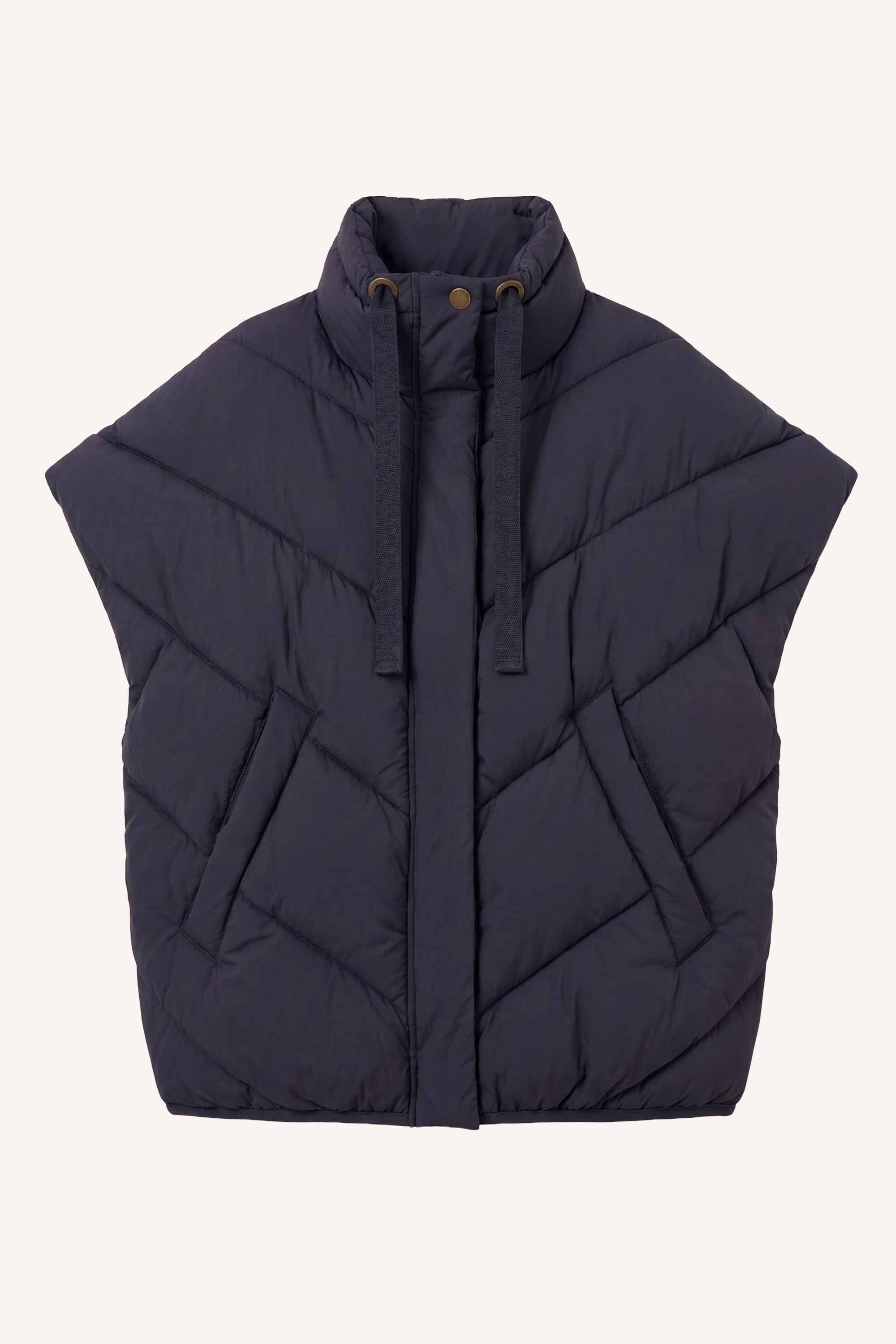 franky-sleeveless-jacket-midnight-fleece_pocket_lining-opstaande kraag-rits- en knoopsluiting-by-bar-productfoto