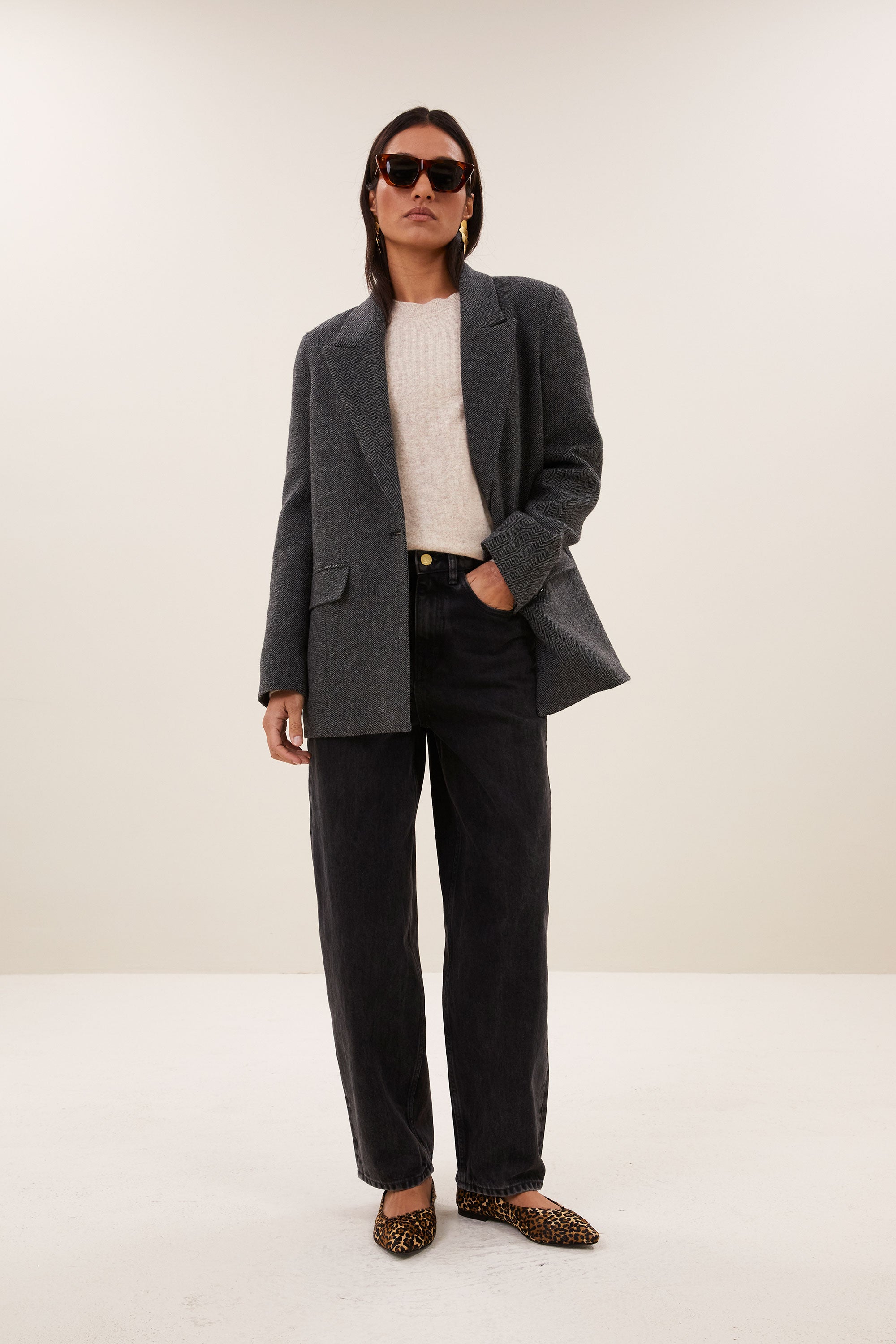 nes-herringbone-blazer-dark-grey-melee-all-time classic-knoopsluiting-wolblend-by-bar-aanvullende-foto