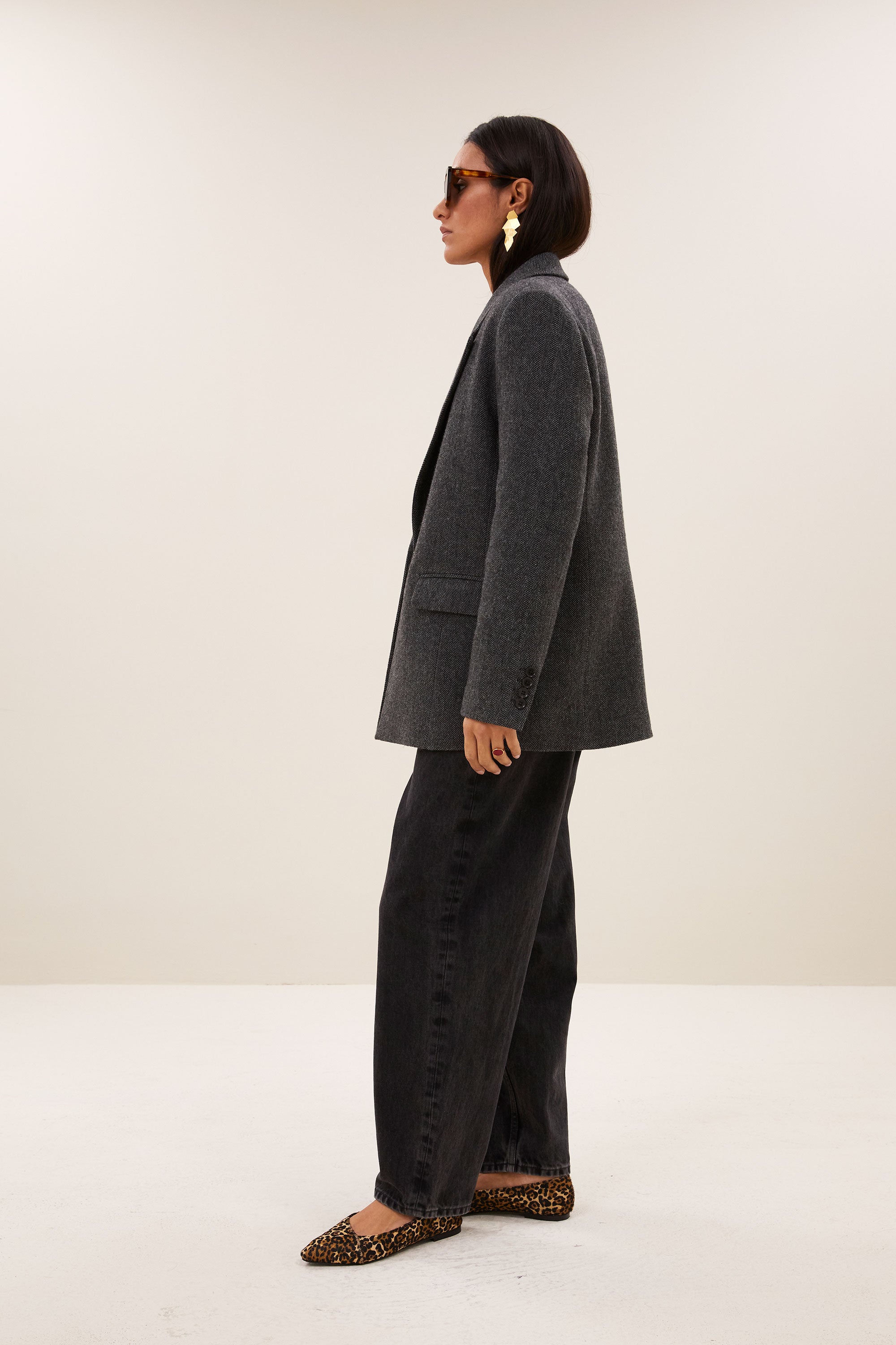 nes-herringbone-blazer-dark-grey-melee-all-time classic-knoopsluiting-wolblend-by-bar-zijaanzicht