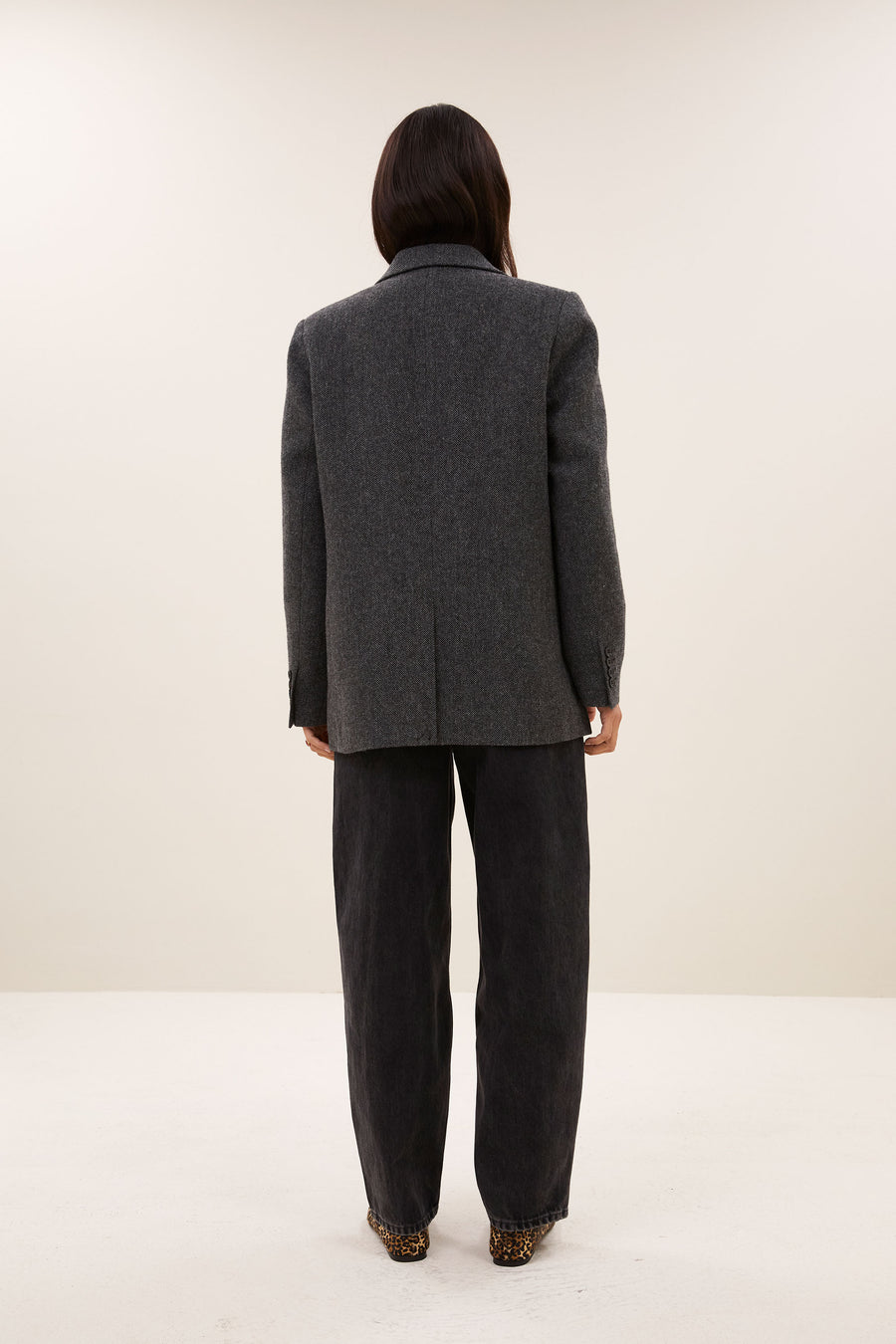 nes-herringbone-blazer-dark-grey-melee-all-time classic-knoopsluiting-wolblend-by-bar-achteraanzicht