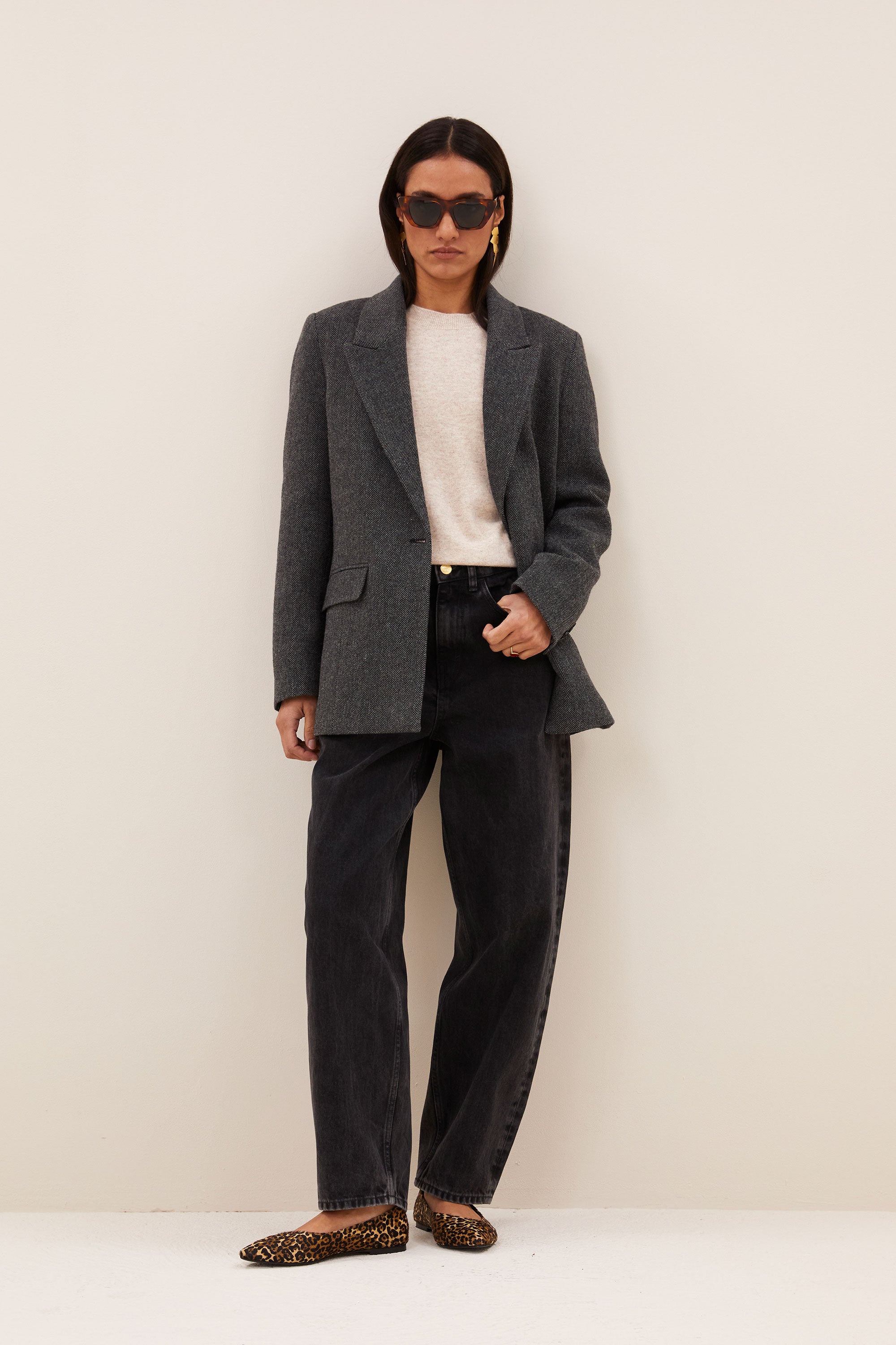 nes-herringbone-blazer-dark-grey-melee-all-time classic-knoopsluiting-wolblend-by-bar-extra