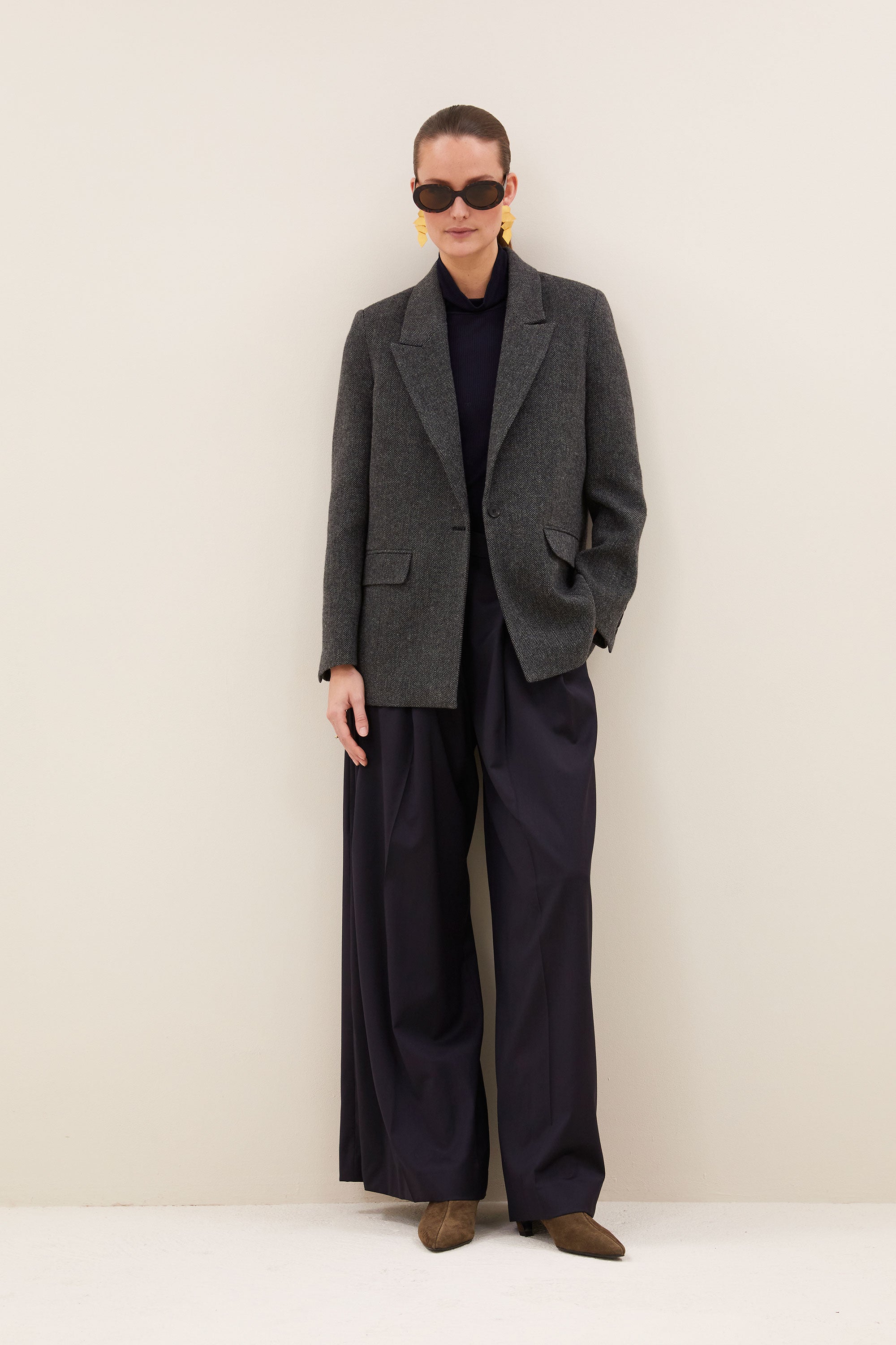 nes-herringbone-blazer-dark-grey-melee-all-time classic-knoopsluiting-wolblend-by-bar-detail