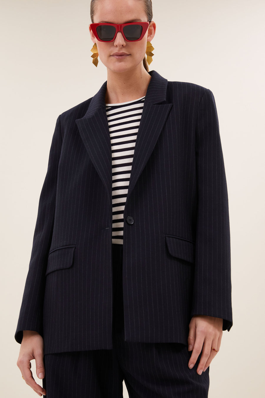 nes-pinstripe-blazer-midnight-comfortabele draagervaring-all-time classic-knoopsluiting-by-bar-detail