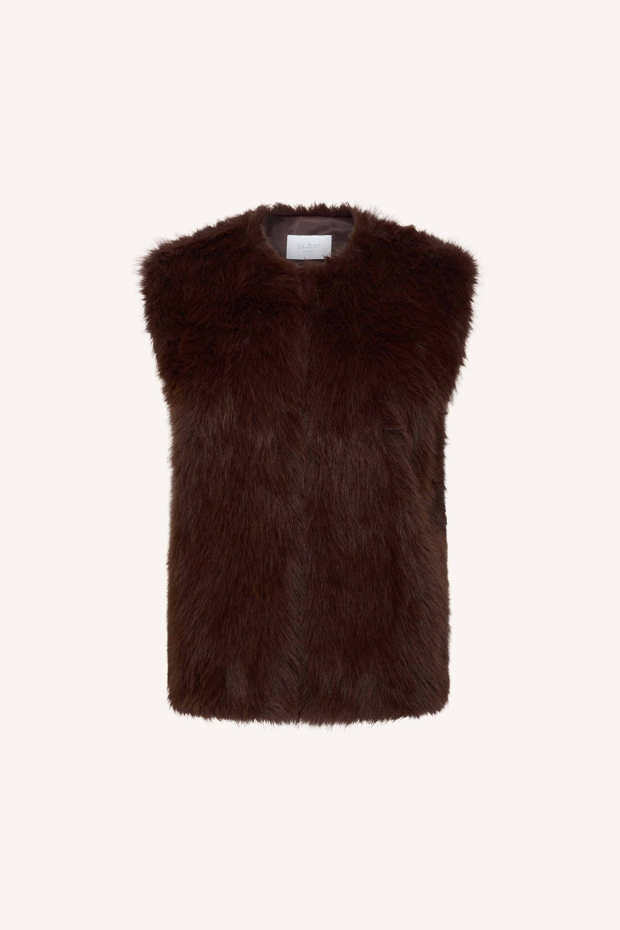 mona-faux-fur-gilet-dark-brown-knoopsluiting-aansluitende fit-verborgen haak-en-oogsluiting-by-bar-productfoto