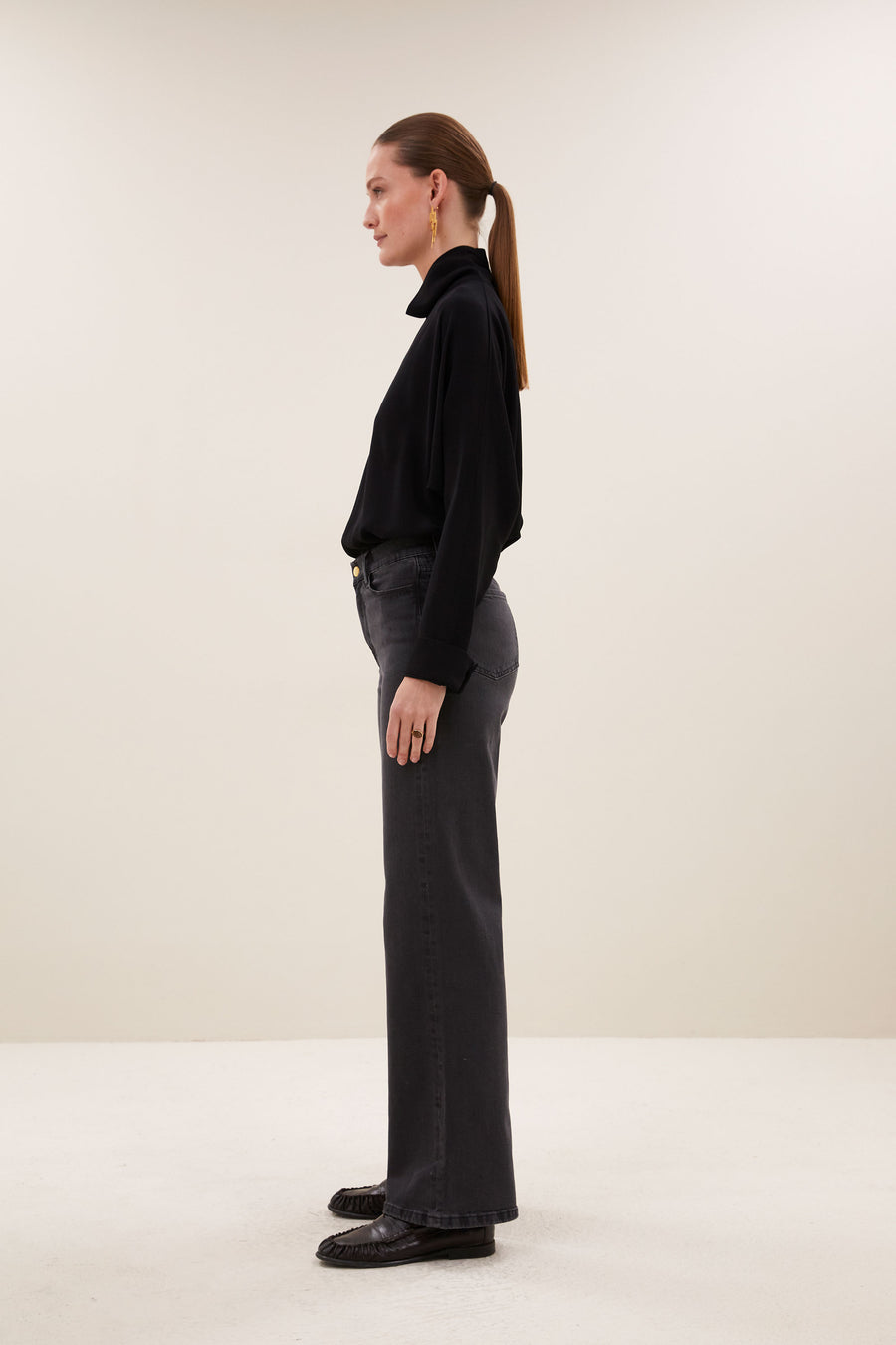 mio-jb-pants-jet-black-all-time classic-aansluitende fit-biologisch katoen-by-bar-zijaanzicht