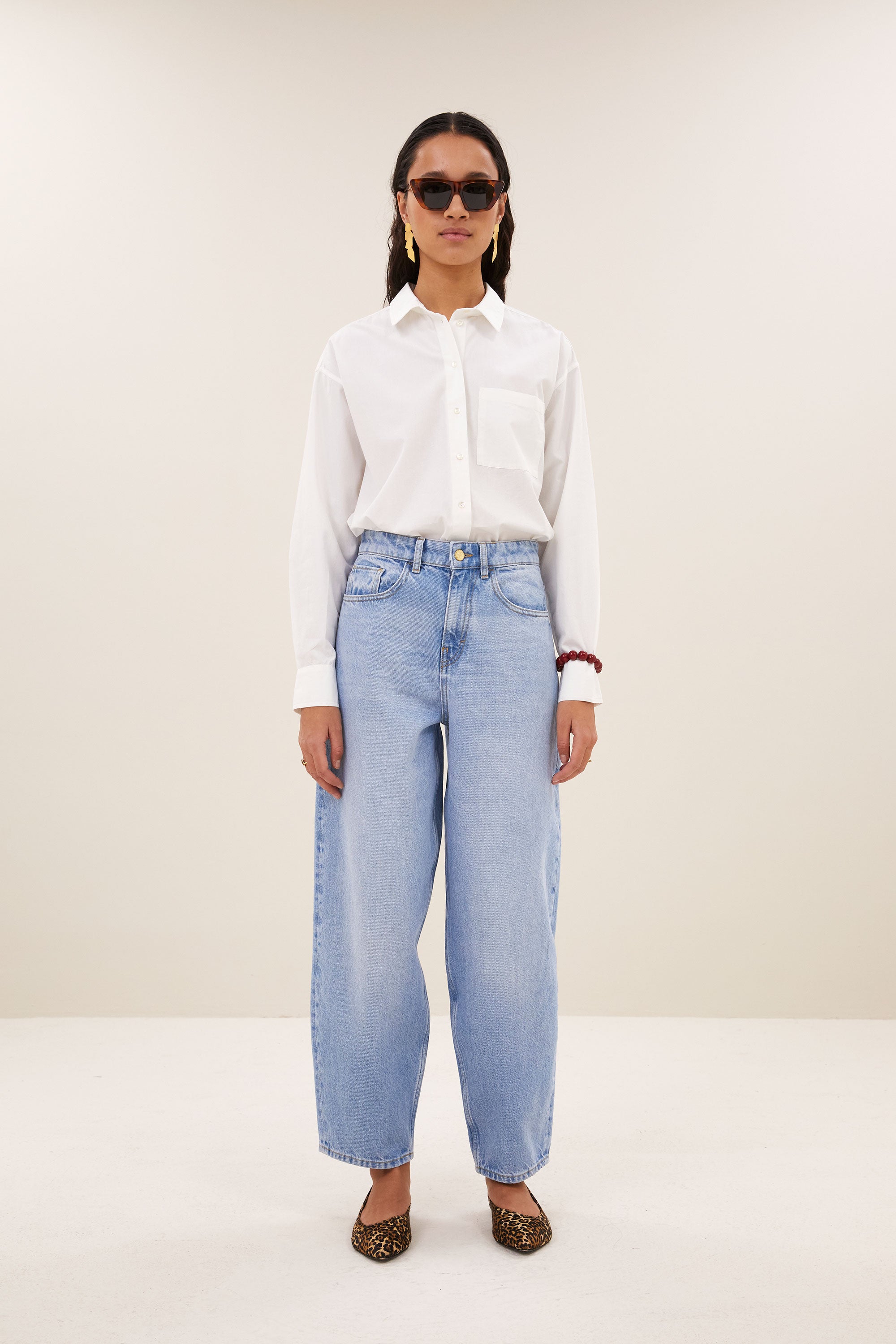 baloe-jeans-light-denim-all-time classic-wijduitlopende pasvorm-must-have essential-by-bar-sfeerbeeld