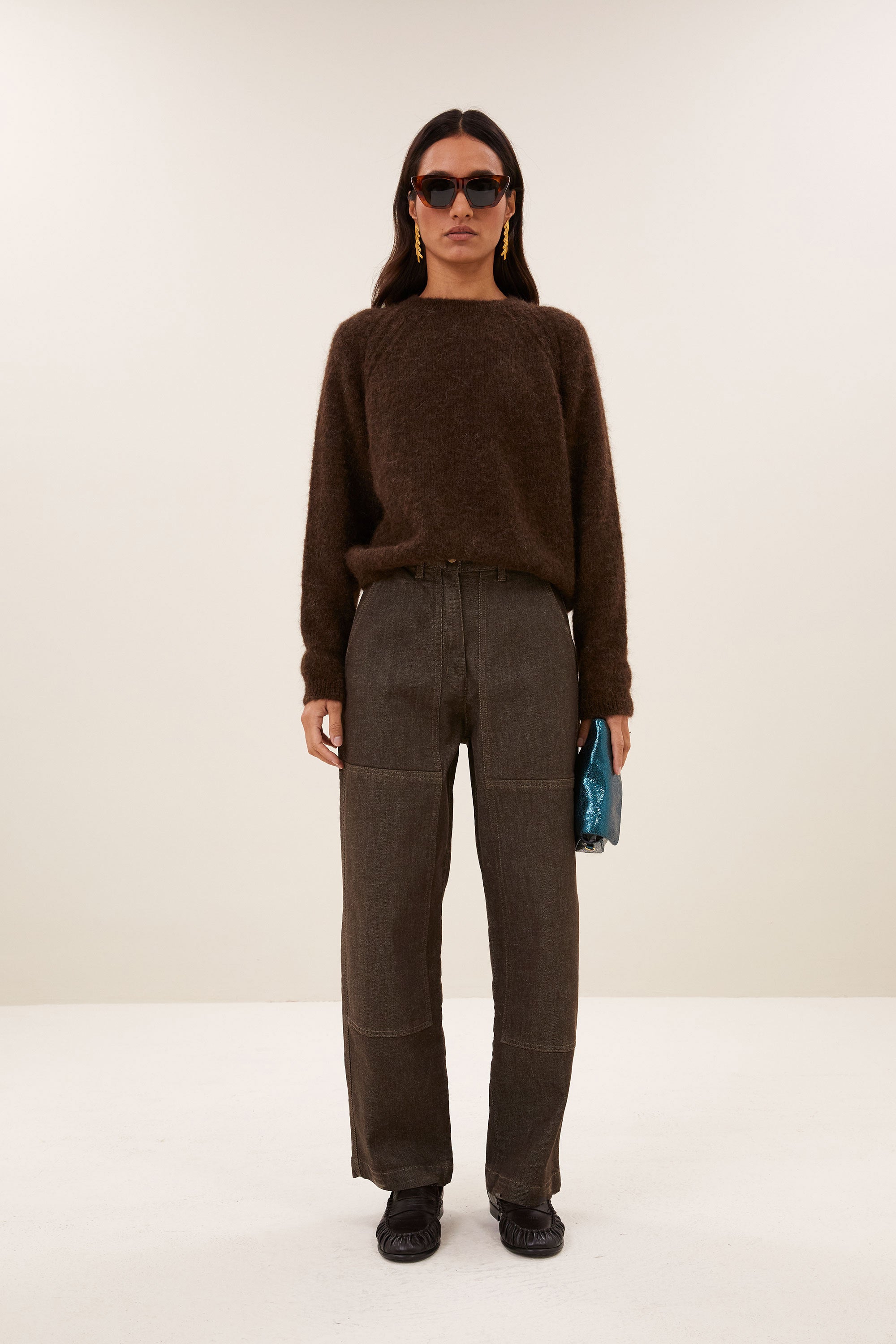 jenna-worker-jeans-dark-brown-casual fit-losvallende pasvorm-biologisch katoen-by-bar-vooraanzicht