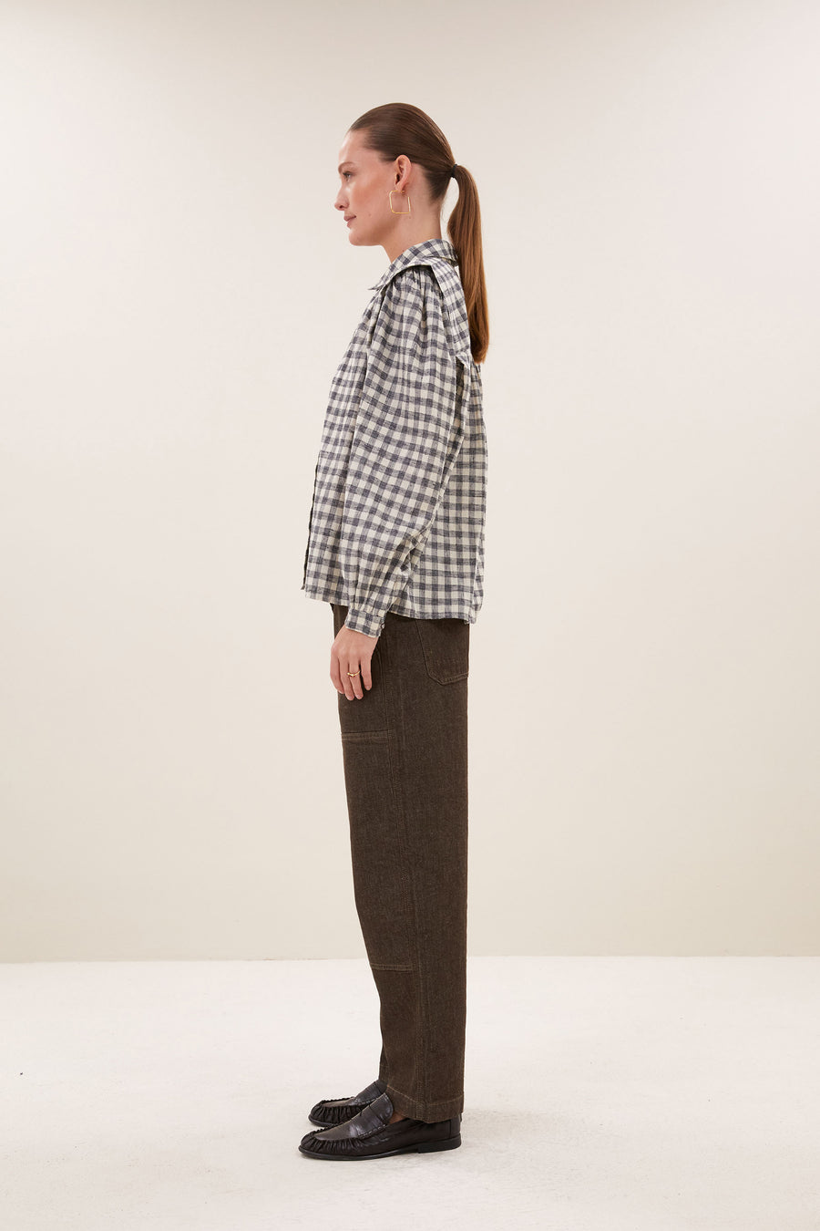 maia-check-blouse-ash-grey-check-all-time classic-ronde halslijn-statement print-by-bar-vooraanzicht