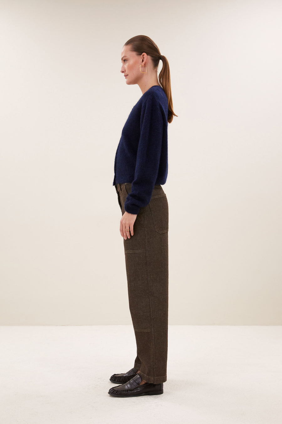 cleo-cardigan-midnight-1-all-time classic-knoopsluiting-ronde halslijn-by-bar-vooraanzicht