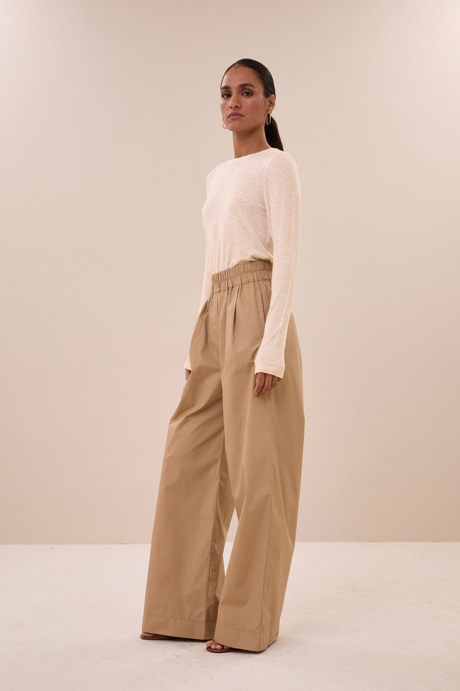 moky-ls-top-oyster-all-time classic-aansluitende fit-ronde halslijn-by-bar-zijaanzicht