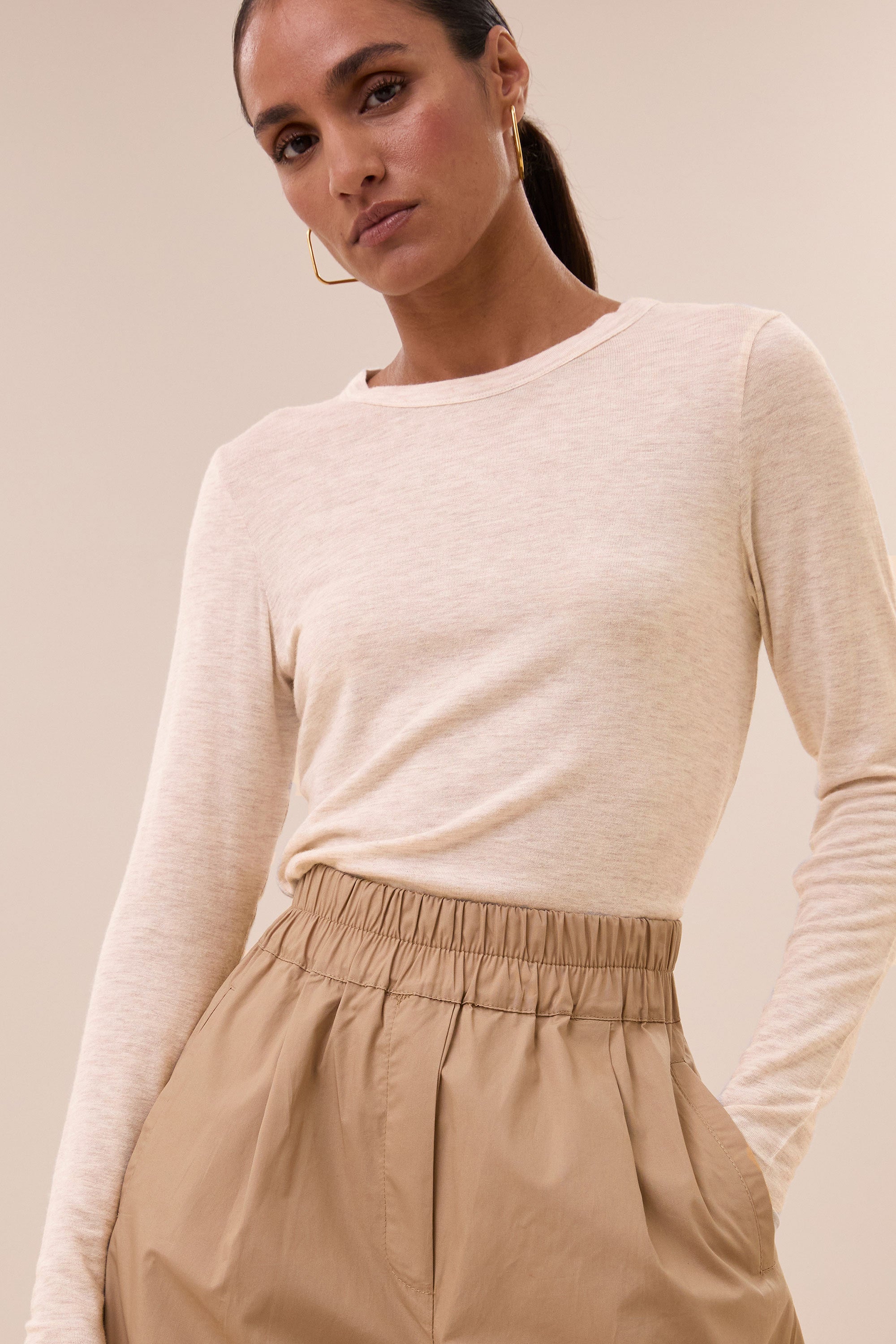moky-ls-top-oyster-all-time classic-aansluitende fit-ronde halslijn-by-bar-detail