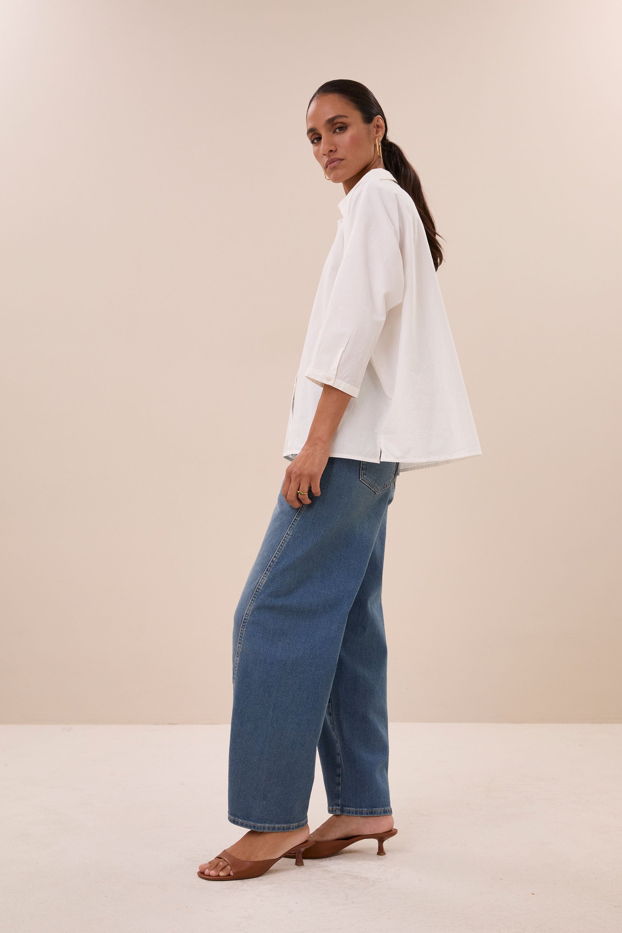 norel-poplin-blouse-white-knoopsluiting-comfortabele pasvorm-katoen kwaliteit-by-bar-aanvullende-foto