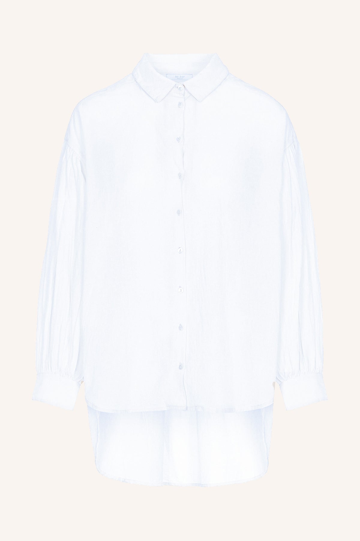 sarah-poplin-blouse-white-messing gesp-losvallende pasvorm-gemaakt door een familiebedrijf-by-bar-productfoto