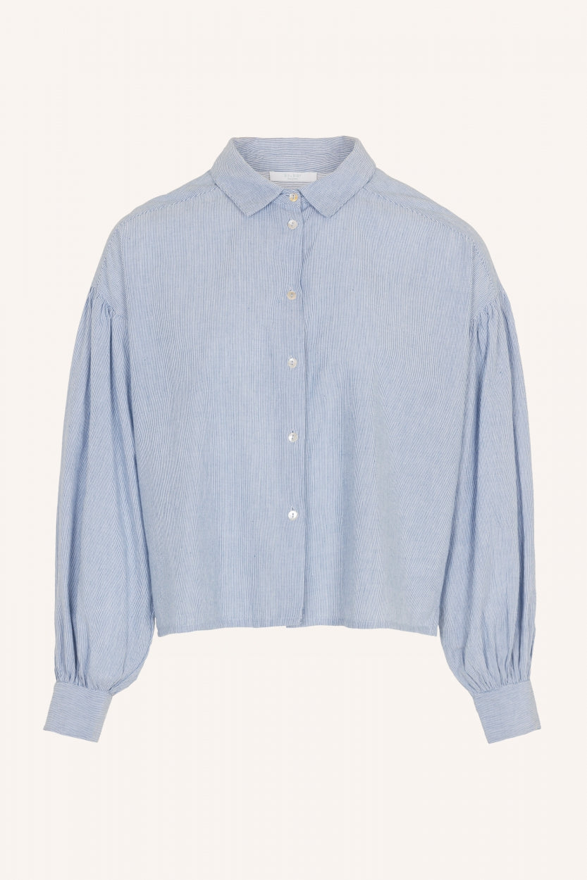 sarah-short-pin-stripe-blouse-indi-grey-knoopsluiting-katoen kwaliteit-pofmouwen-by-bar-detail