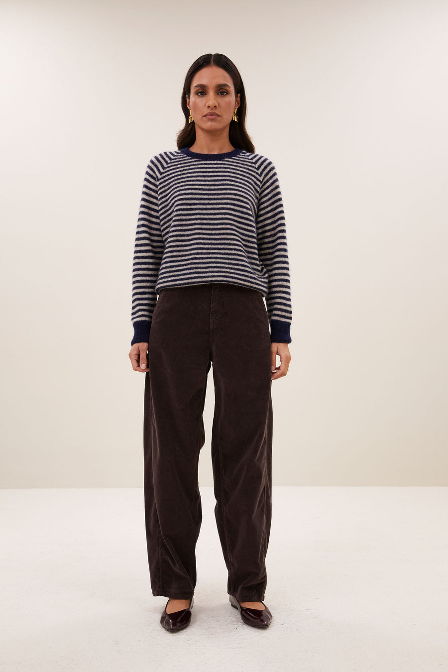 sally-stripe-pullover-midnight-marine-stripe-alpacamix kwaliteit-comfortabele draagervaring-ronde halslijn-by-bar-vooraanzicht
