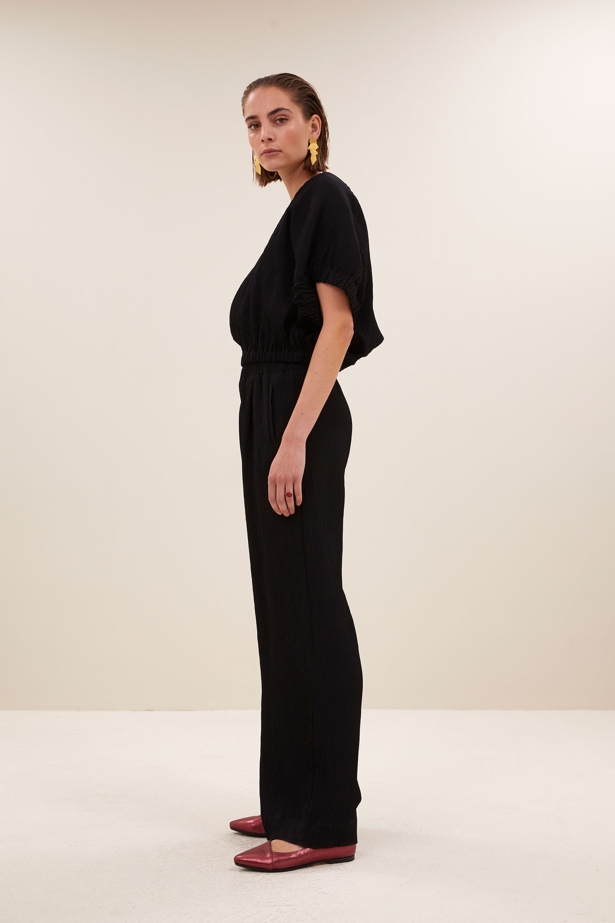 mabel-structure-stripe-blouse-jet-black-by-bar-zijaanzicht