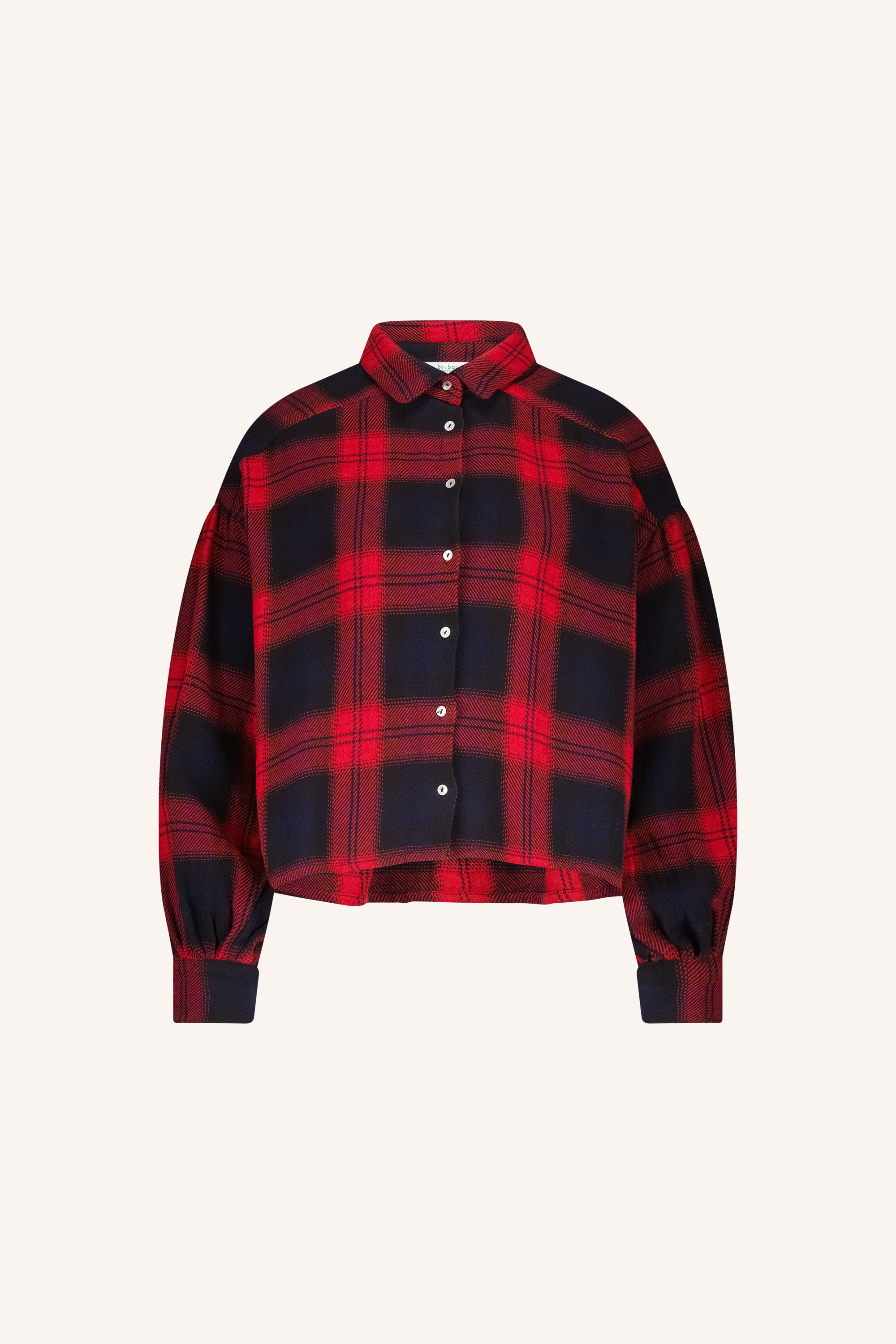 sarah short red check blouse - poppy check, korte fit, volumnieuze mouwen, parelmoeren knopen - by-bar - achteraanzicht