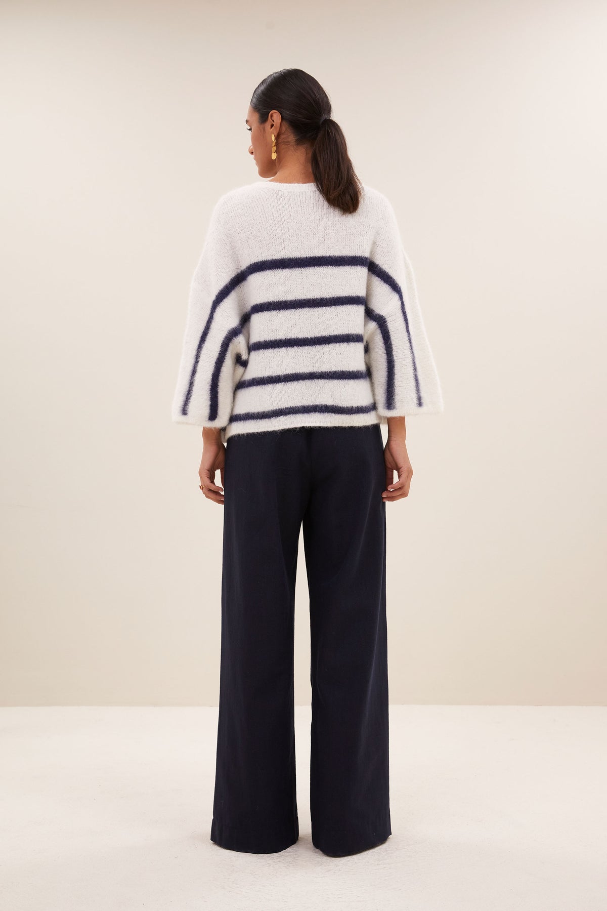 fleur stripe  pullover - marine stripe, vleermuis mouw, losvallende pasvorm, wolblend - by-bar - achteraanzicht
