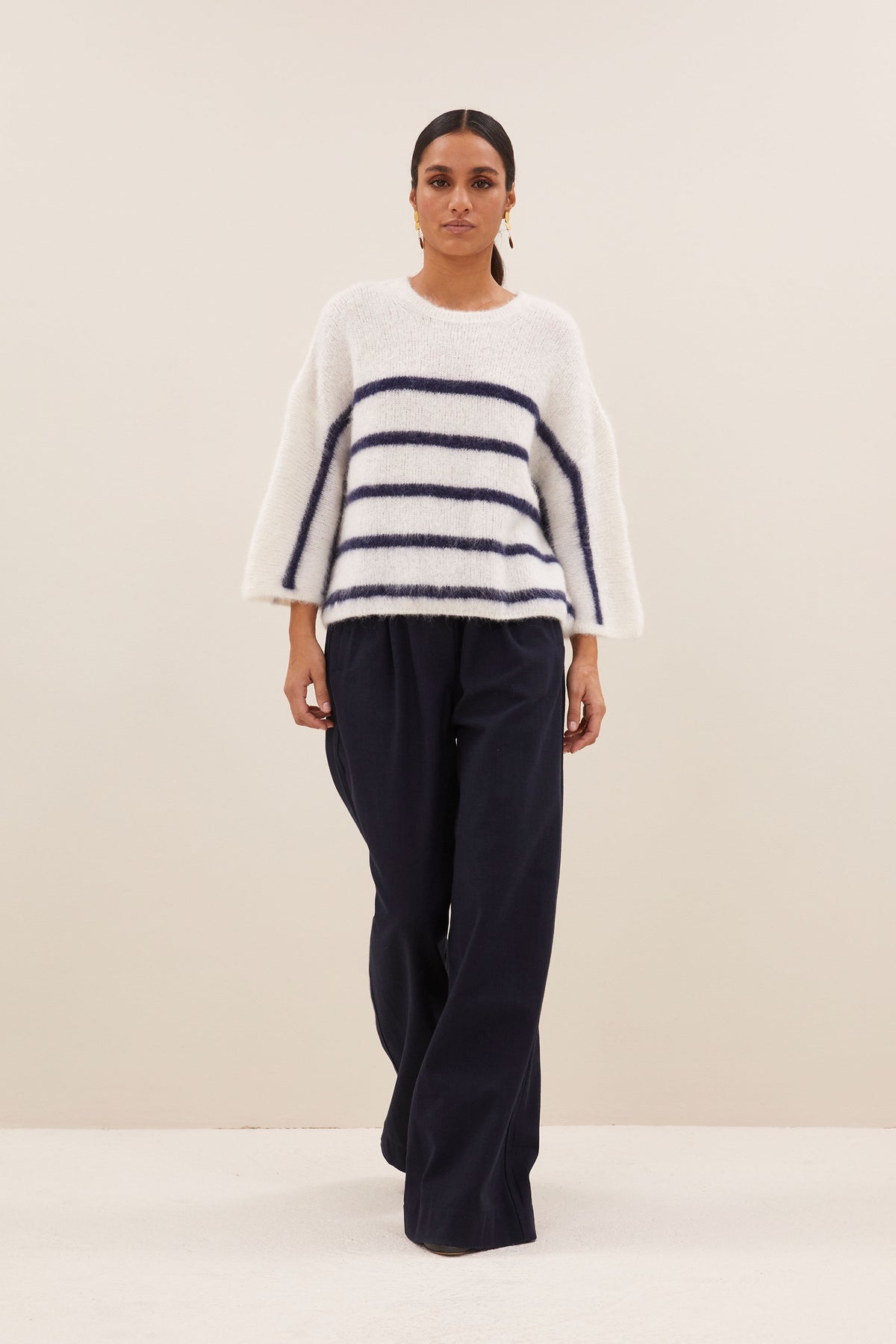 fleur stripe  pullover - marine stripe, vleermuis mouw, losvallende pasvorm, wolblend - by-bar - loop shot