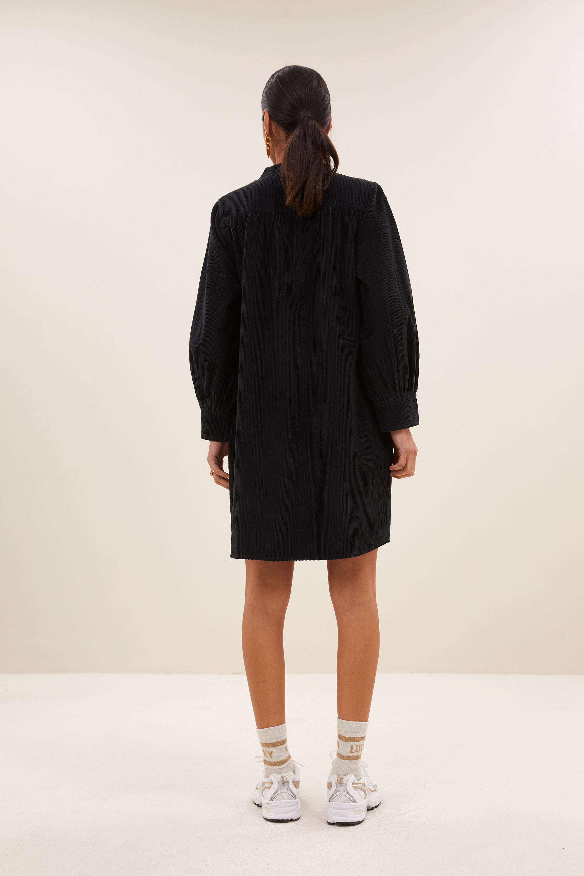 jina cord dress - midnight, midi lengte, geplooide details, ribpatroon - by-bar - vooraanzicht