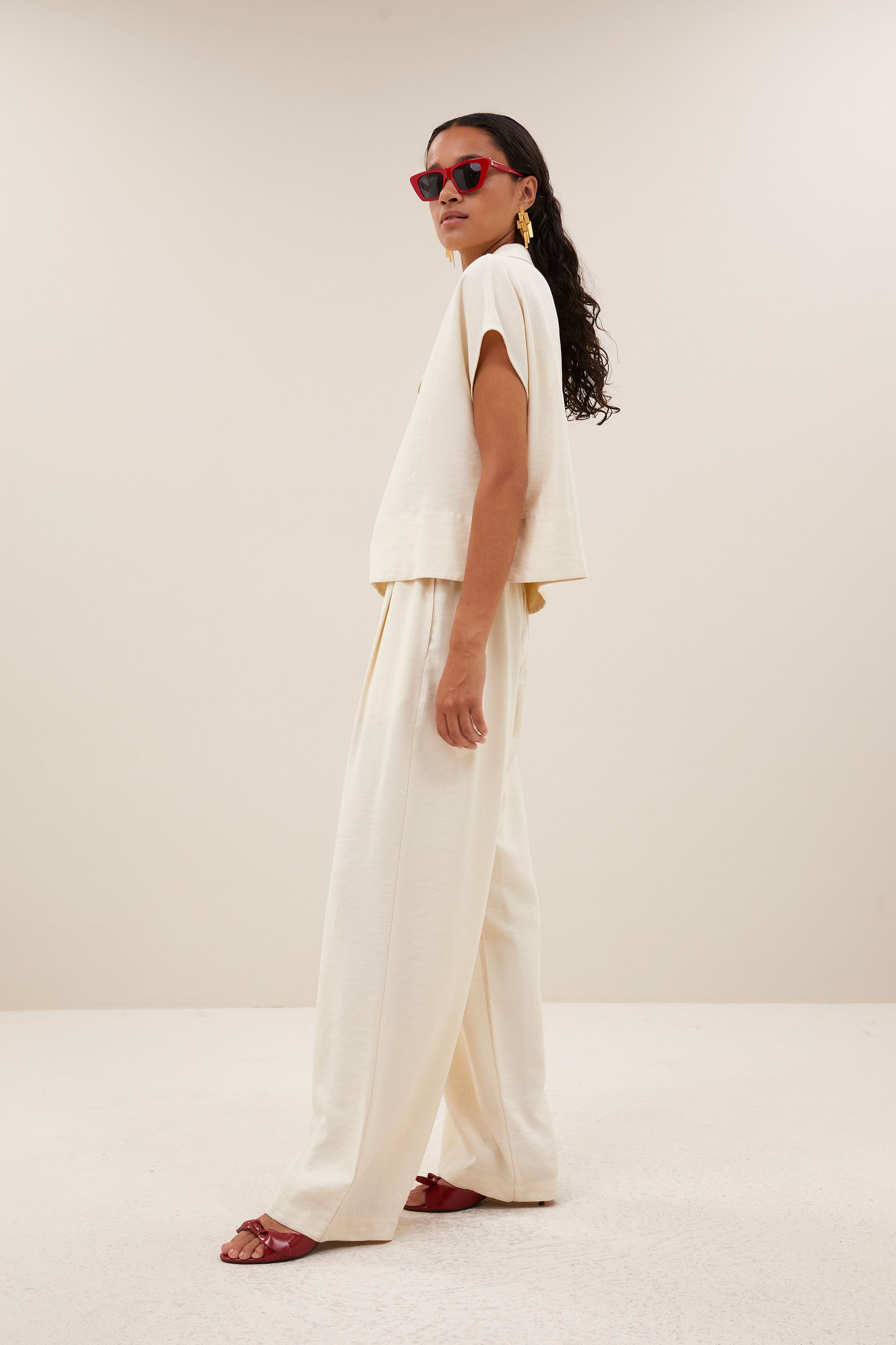 blouse-ally-blouse-off-white-by-bar-detail