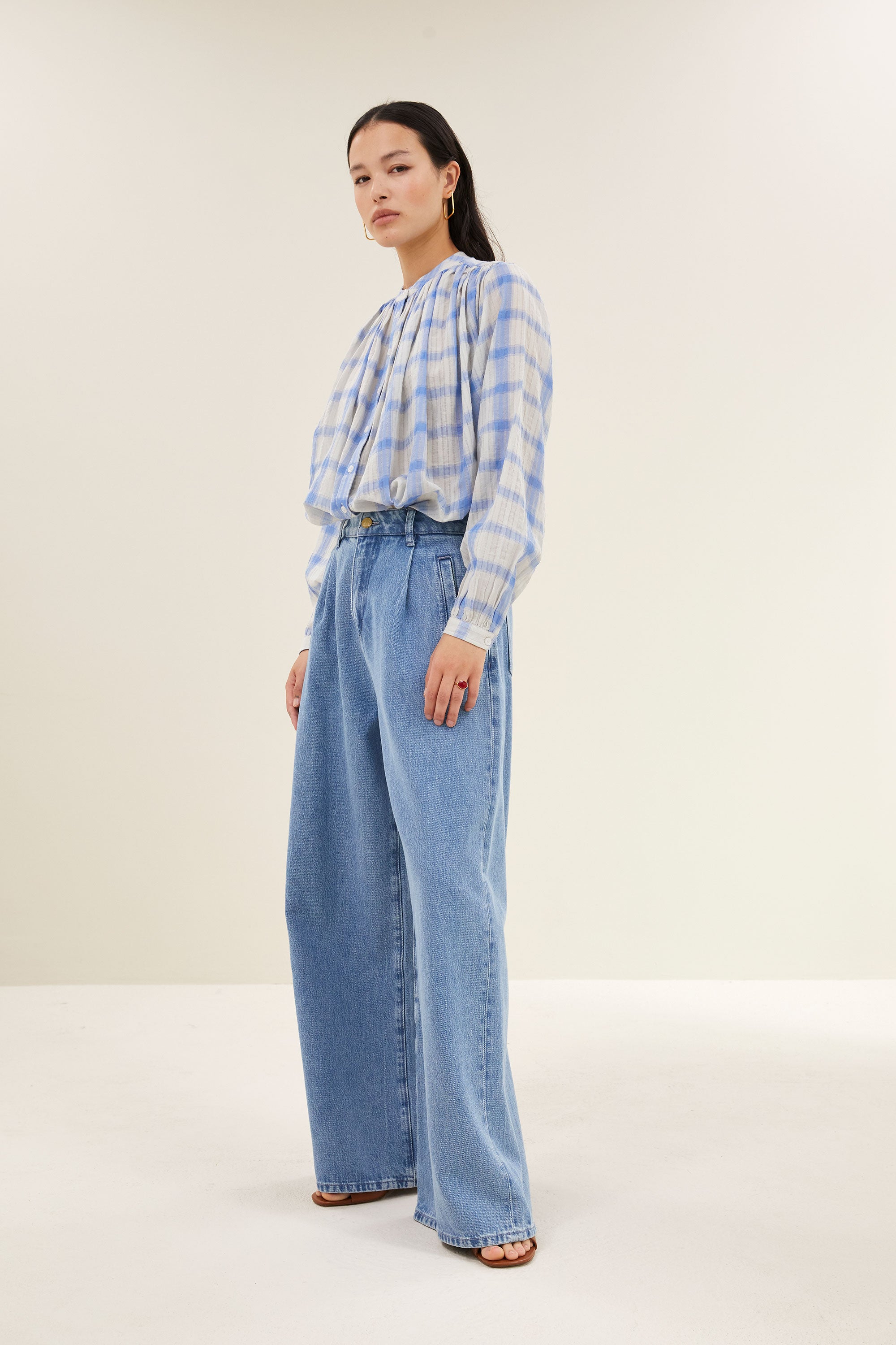 nyka-check-blouse-light-blue-check-by-bar-zijaanzicht