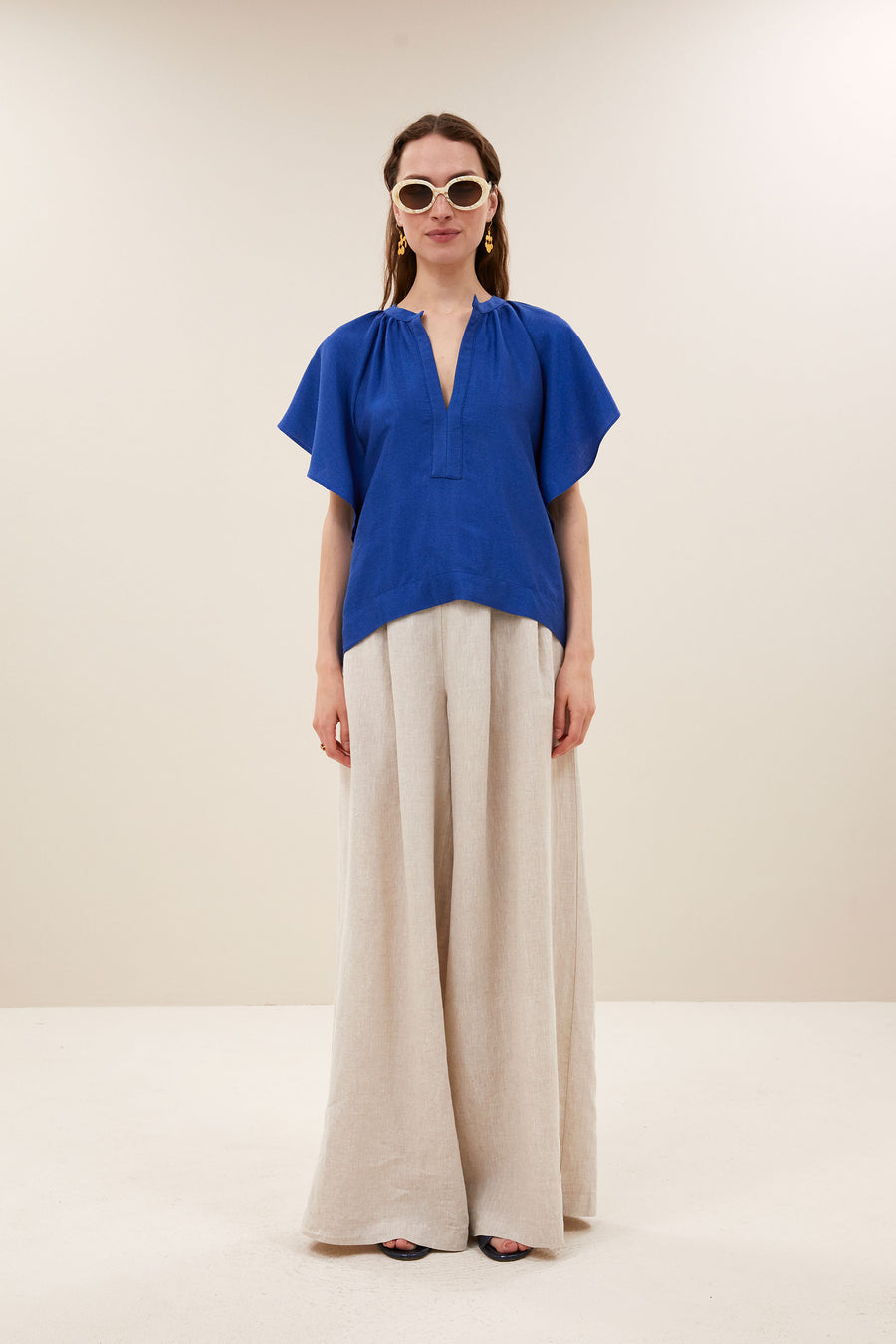vina-gloss-blouse-kingsblue-normale pasvorm-v-halslijn-viscose kwaliteit-by-bar-aanvullende-foto