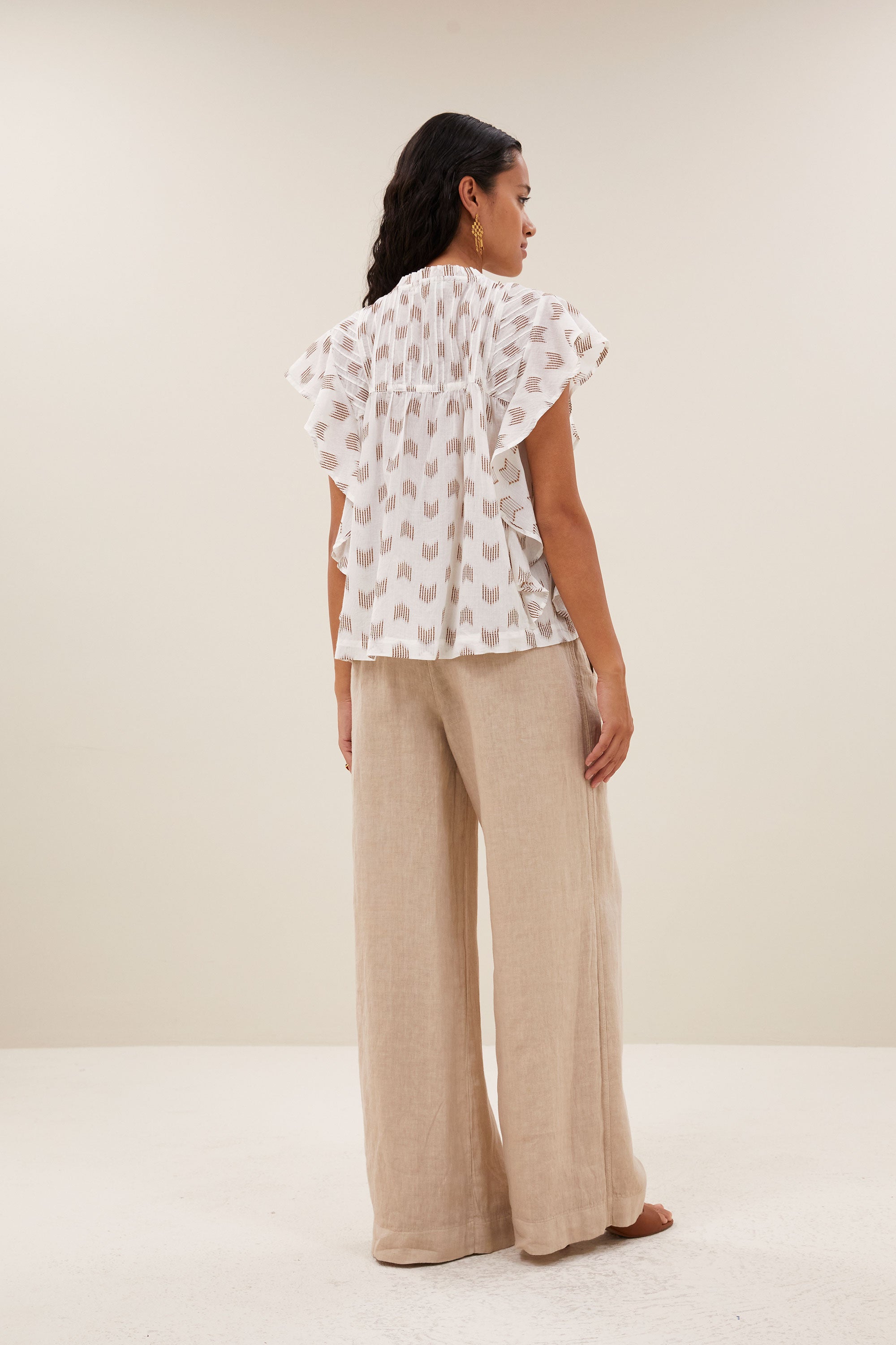 danee-oase-blouse-oase-ikat-katoen kwaliteit-kleine kapmouw-v-halslijn-by-bar-achteraanzicht