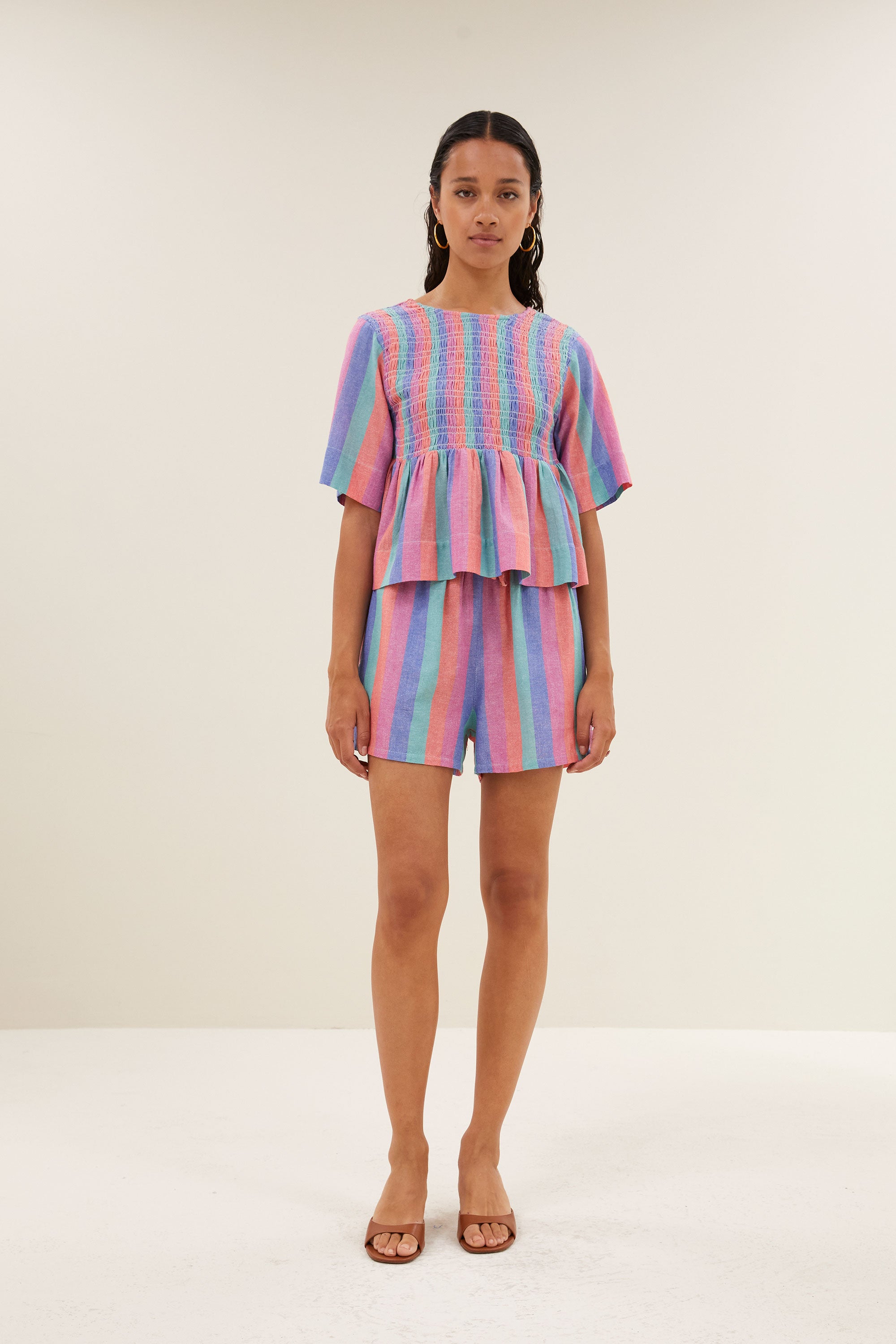 runa-rainbow-top-rainbow-stripe-biologisch katoen-ronde halslijn-draagbaar als set-by-bar-vooraanzicht
