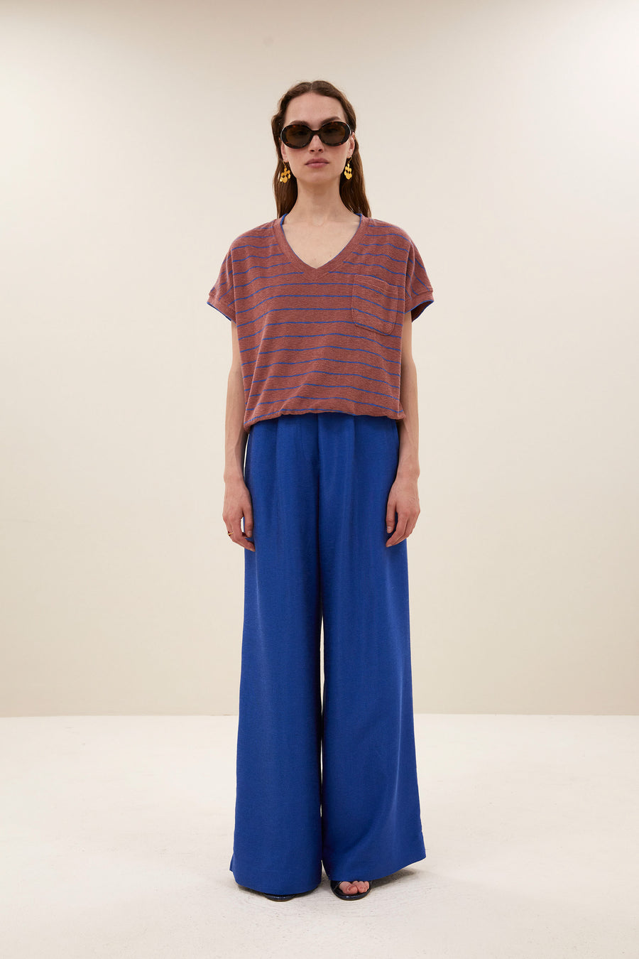 tyler-slub-stripe-top-withered-rose-stripe-casual fit-normale pasvorm-v-halslijn-by-bar-vooraanzicht