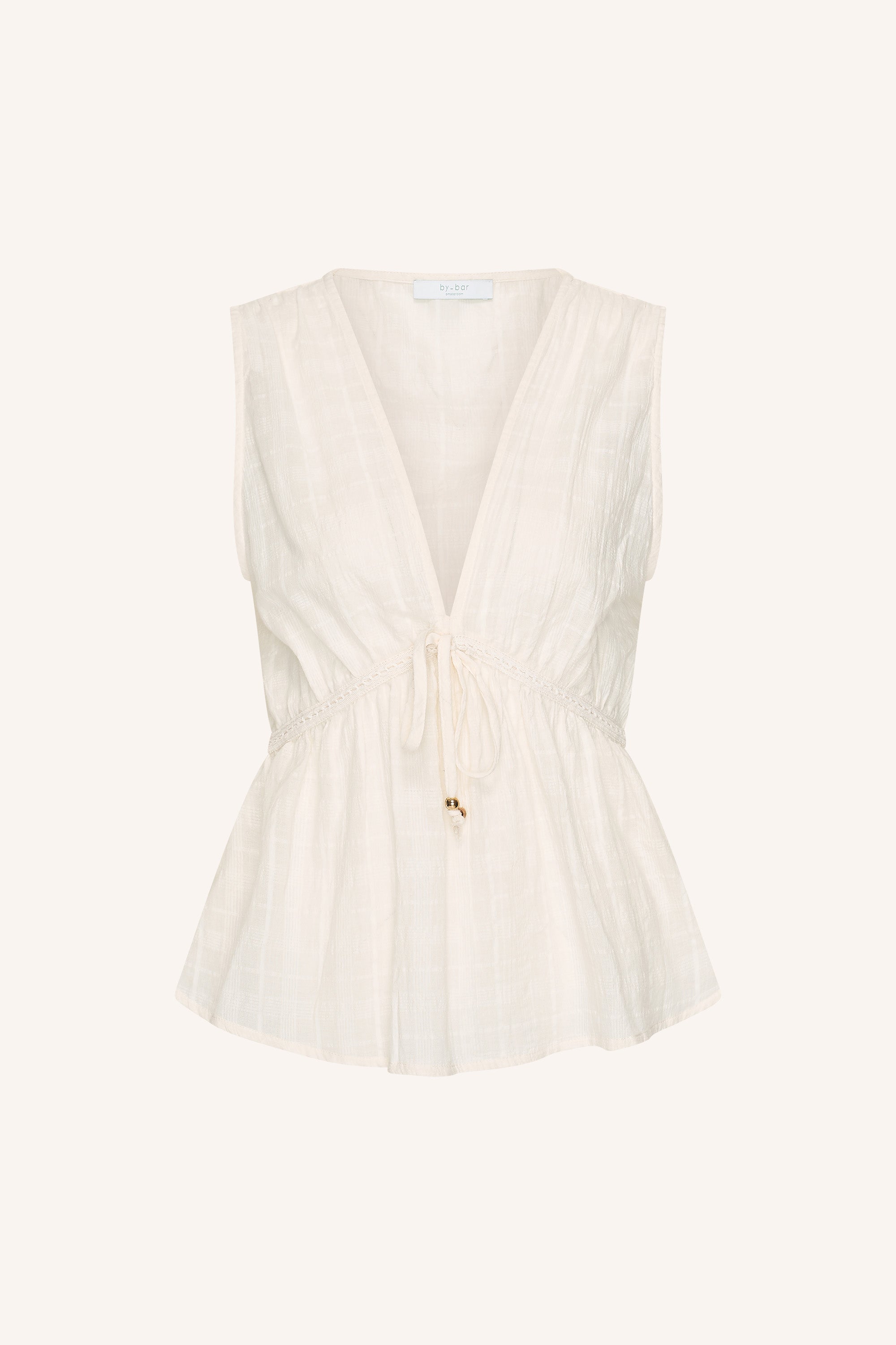 meryl-dobby-top-cloud-white-met strikceintuur-korte fit-v-halslijn-by-bar-productfoto