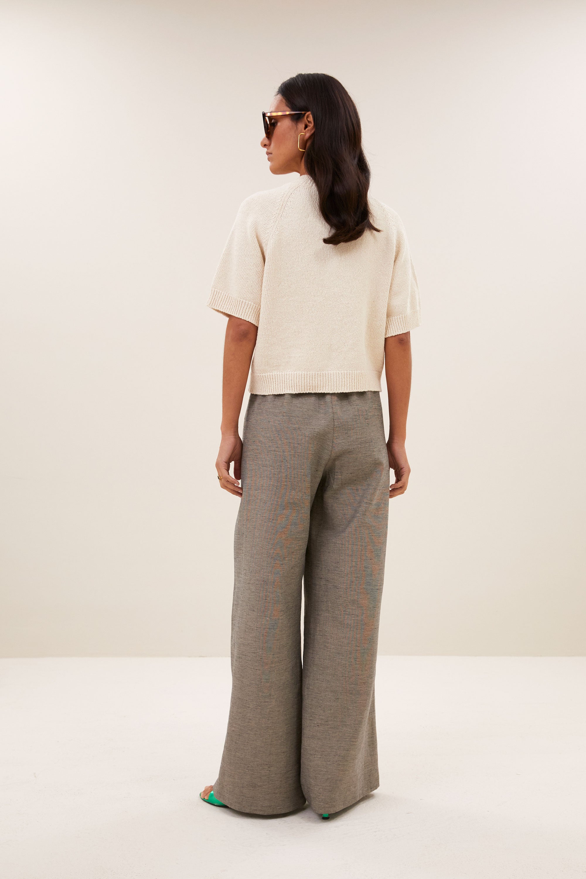 cardigan-selma-cardigan-almond-by-bar-Zijaanzicht