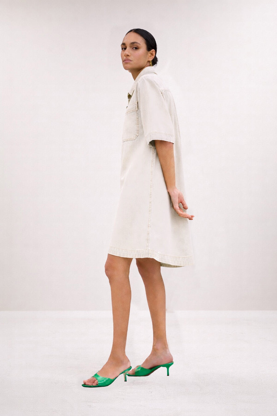 lexia-twill-dress-cloud-white-casual fit-katoen kwaliteit-losvallende pasvorm-by-bar-vooraanzicht