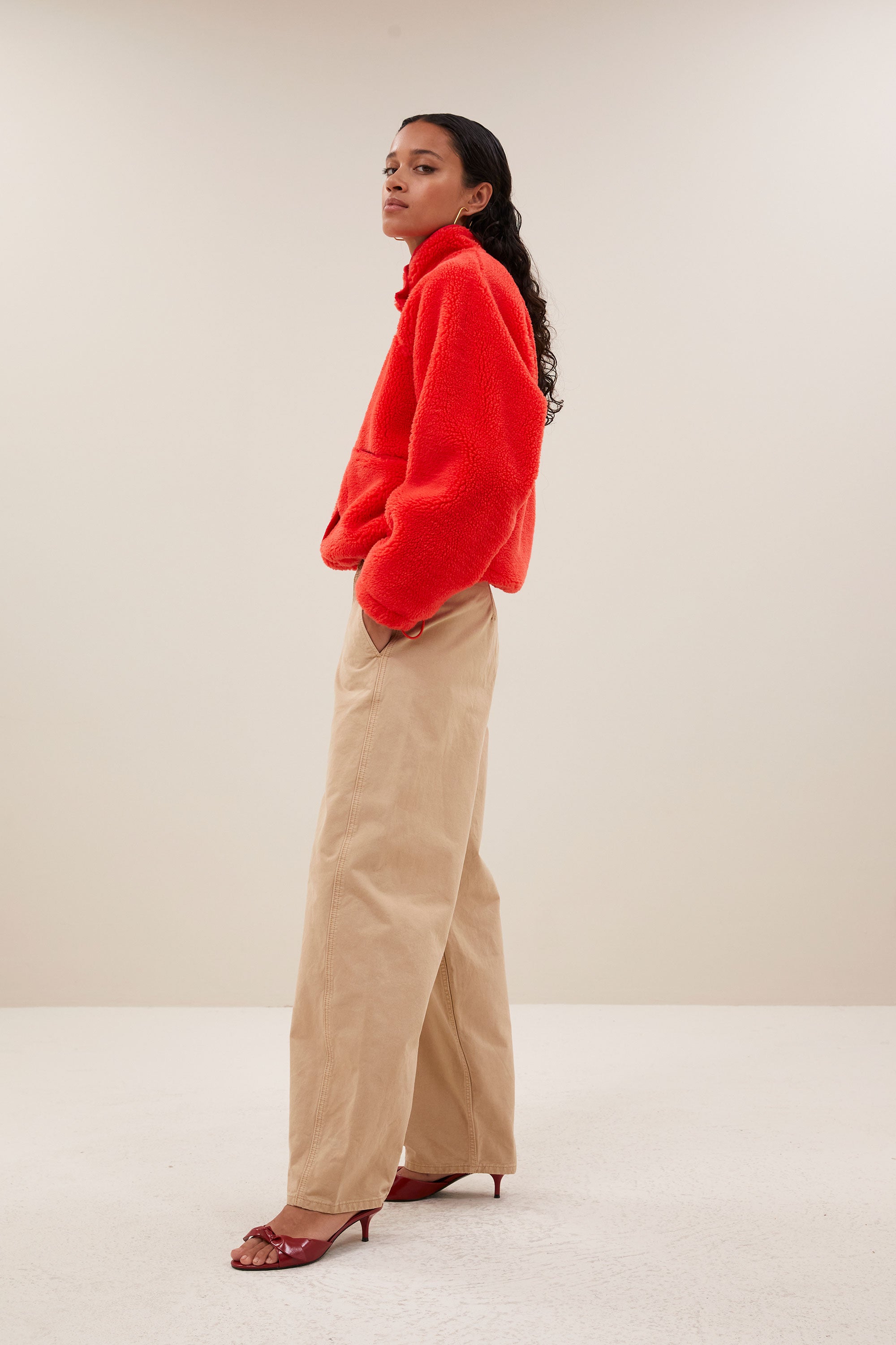 barth-pants-tannin-comfortabele pasvorm-katoen kwaliteit-rits- en knoopsluiting-by-bar-zijaanzicht