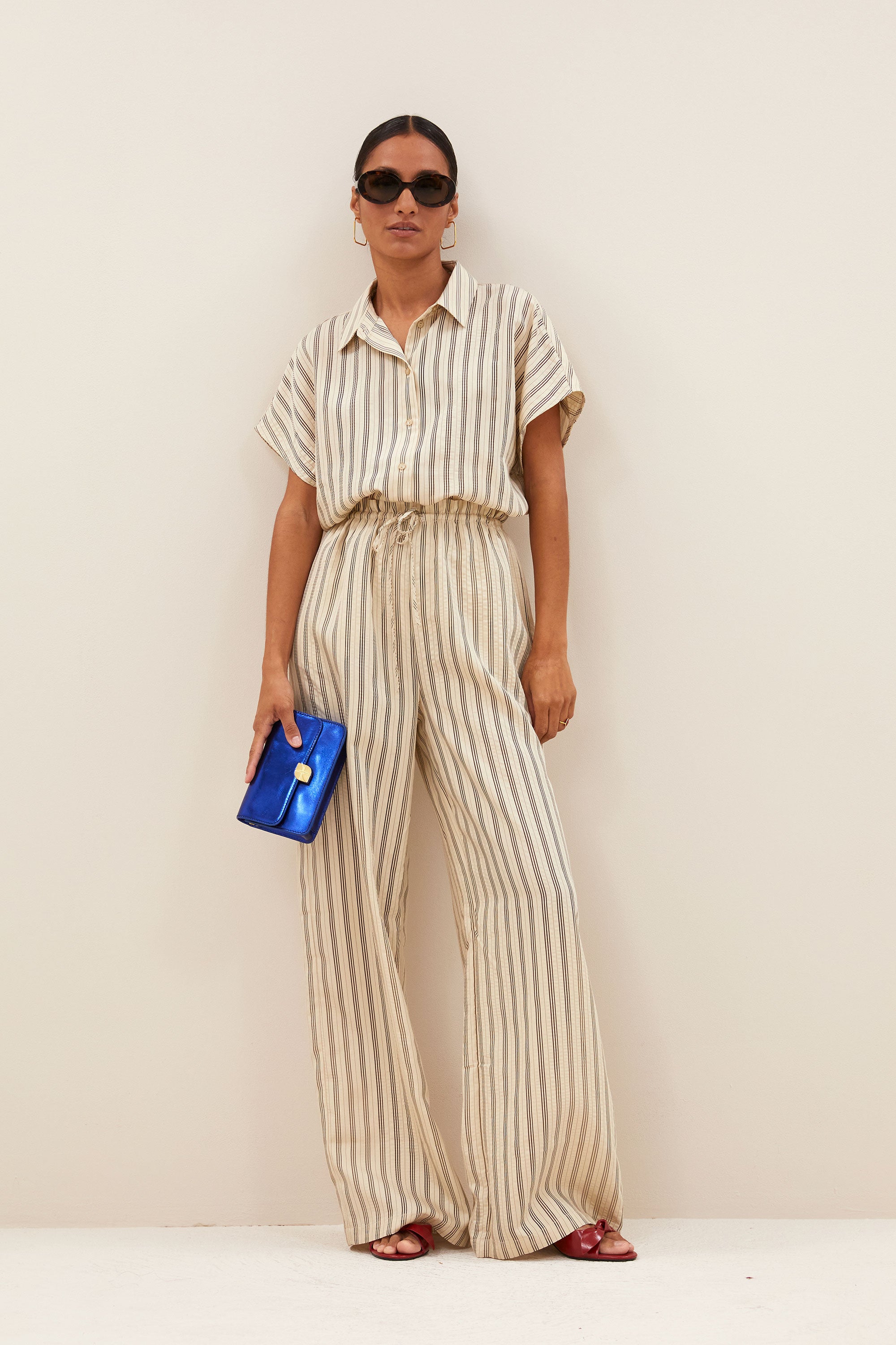 joan-seer-stripe-pants-jet-black-stripe-casual fit-hoge taille-losvallende pasvorm-by-bar-extra