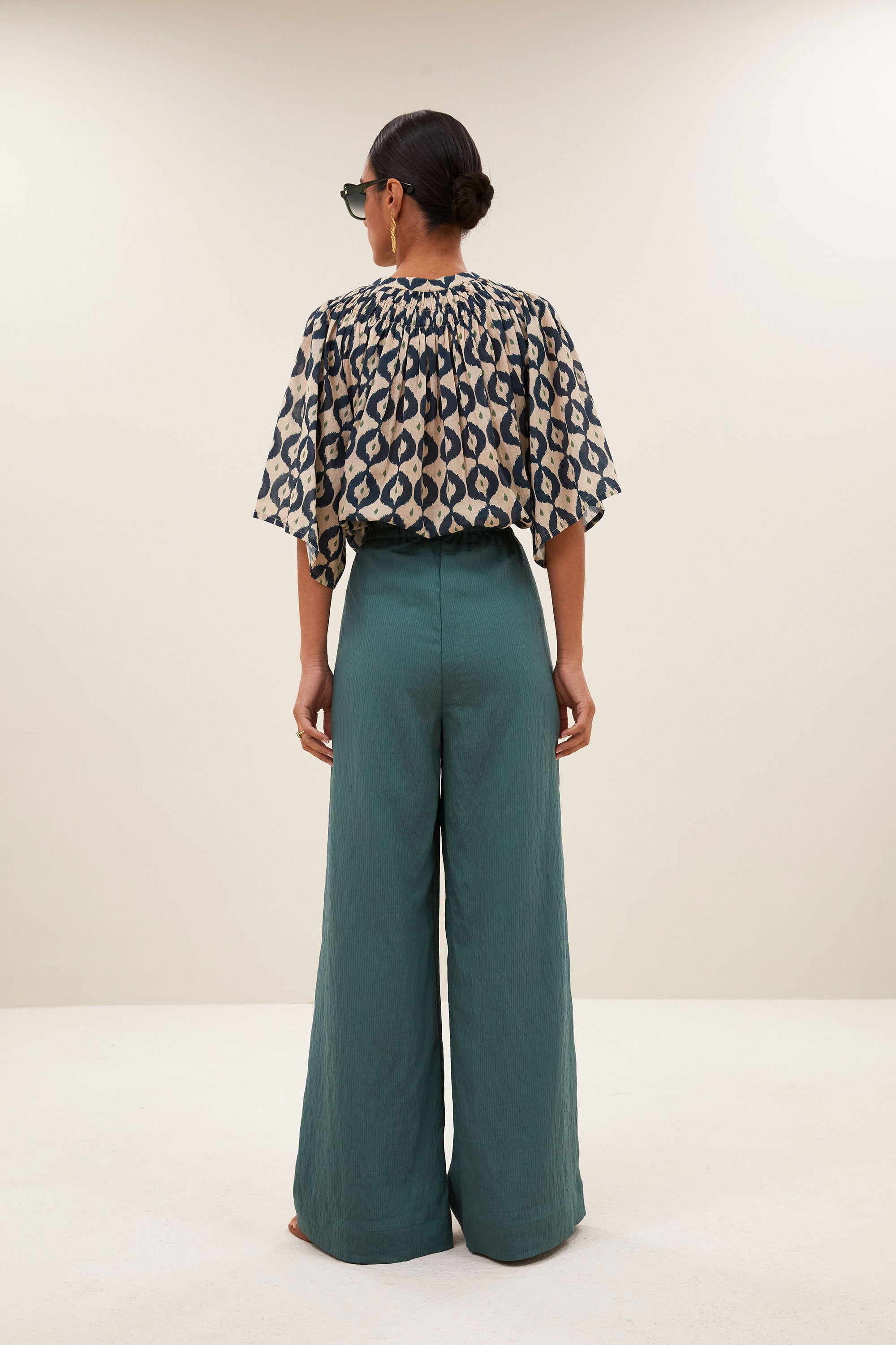 pants-celin-stripe-pants-vintage-green-by-bar-zijaanzicht