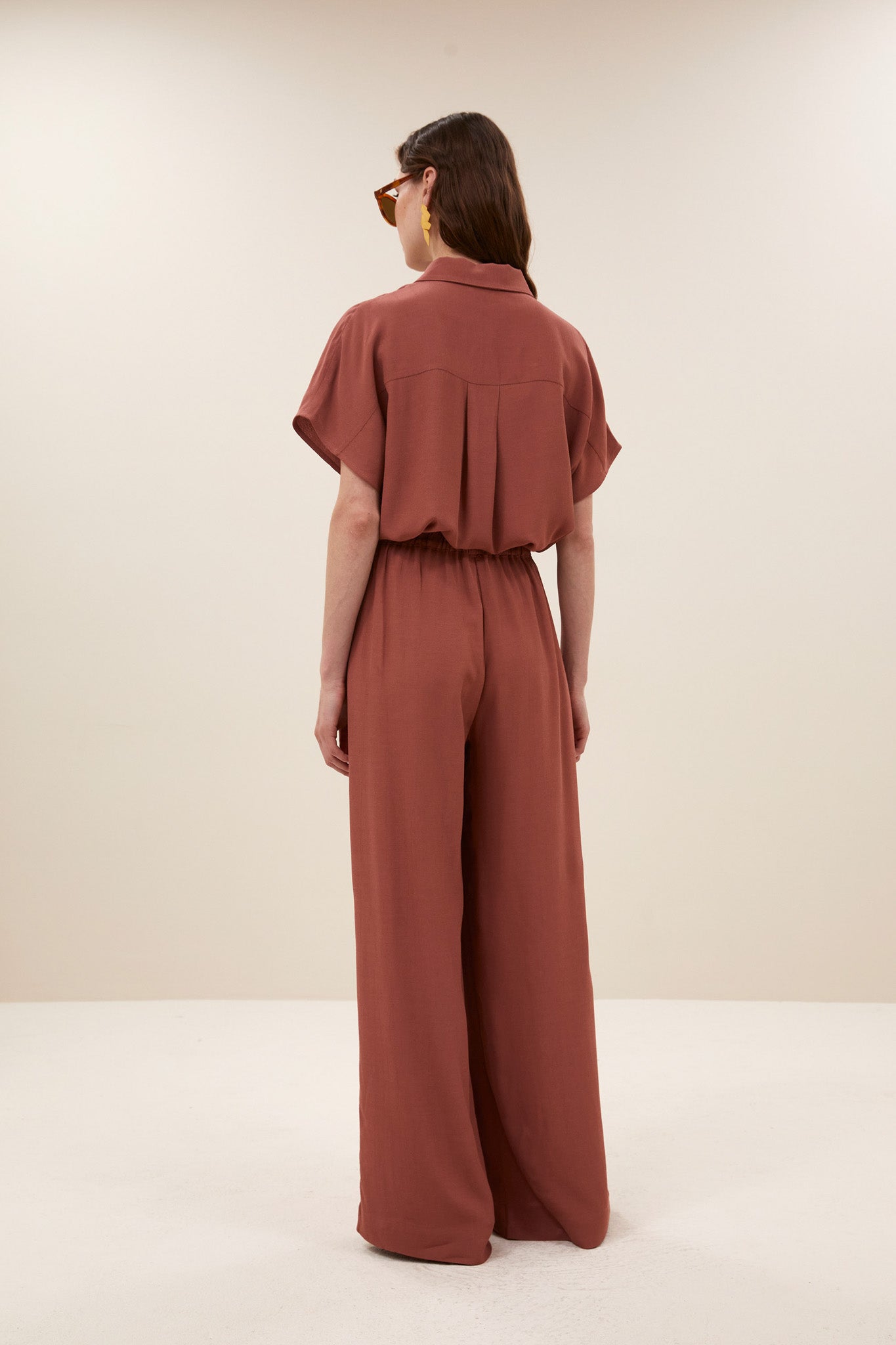 pants-benji-viscose-pants-rustic-sienna-by-bar-achteraanzicht