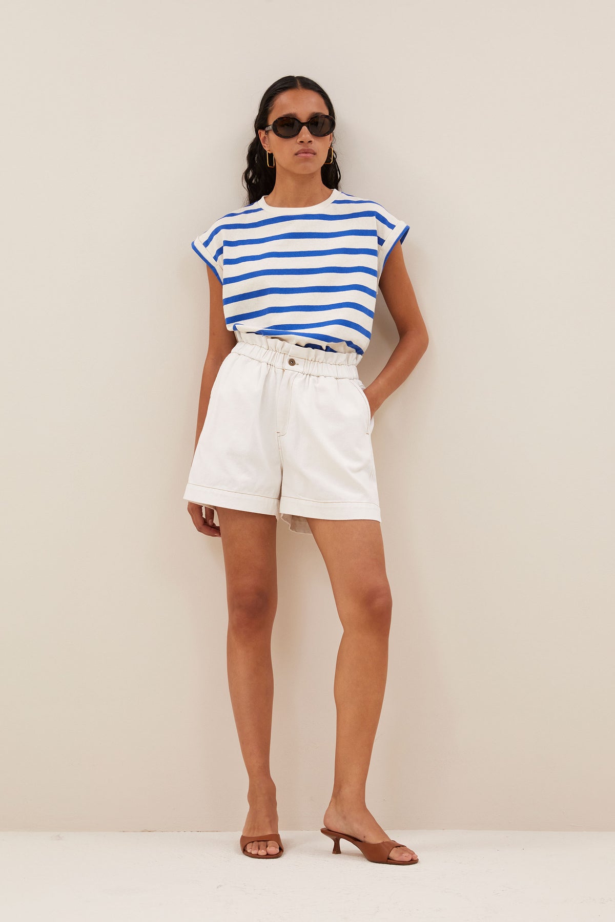 shorts-leon-twill-short-cloud-white-by-bar-Zijaanzicht