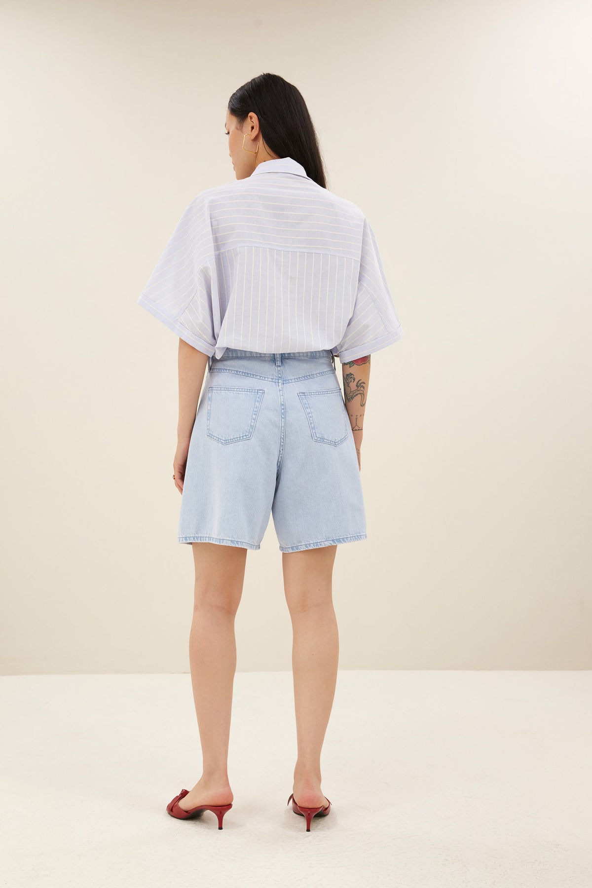 short-elisa-denim-shorts-light-denim-by-bar-achteraanzicht