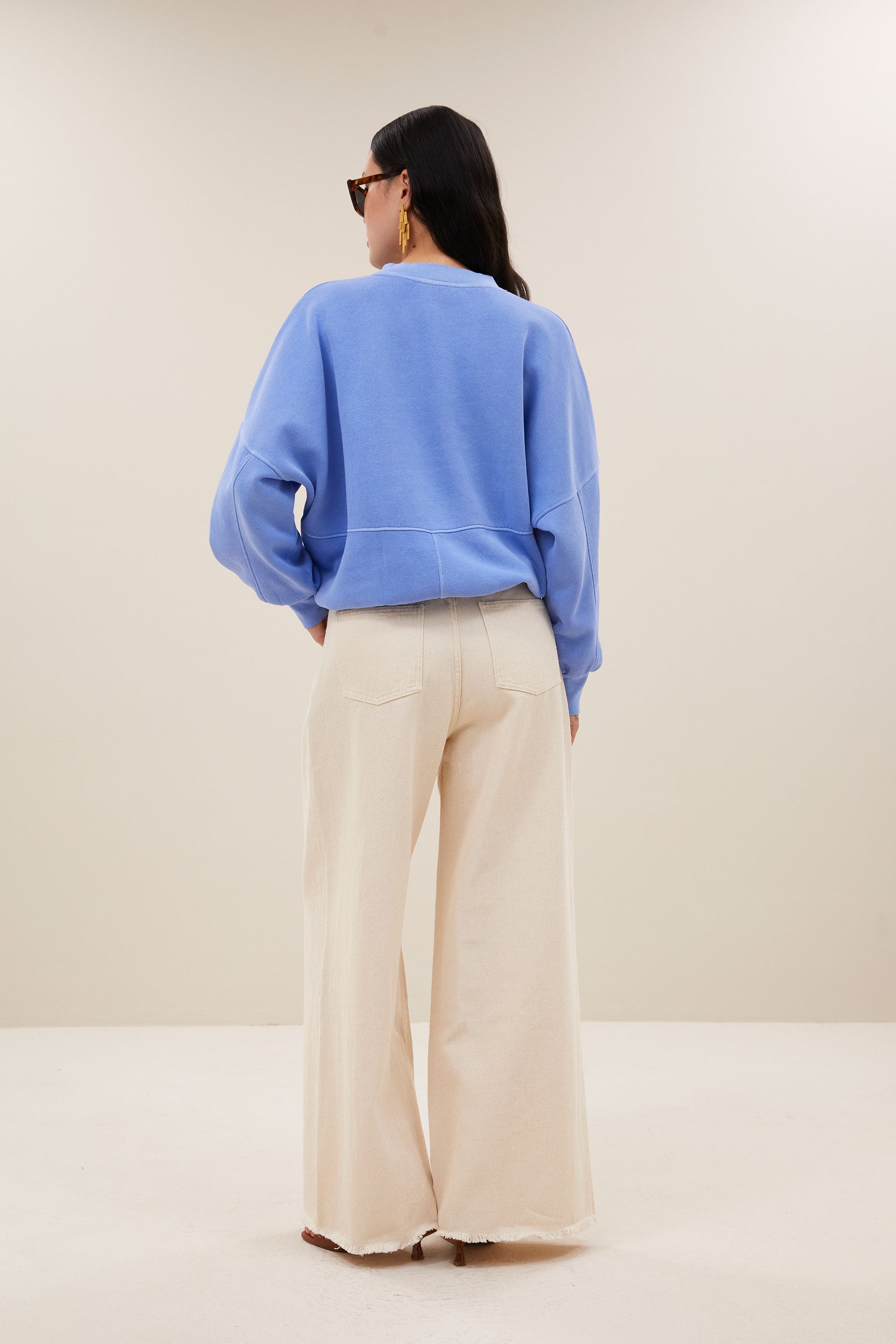 malyn-sweater-city-blue-by-bar-achteraanzicht